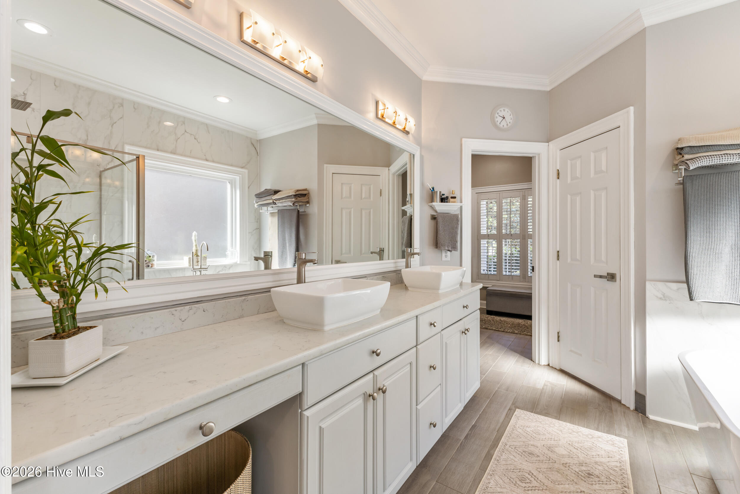 100569489 | Photo 25