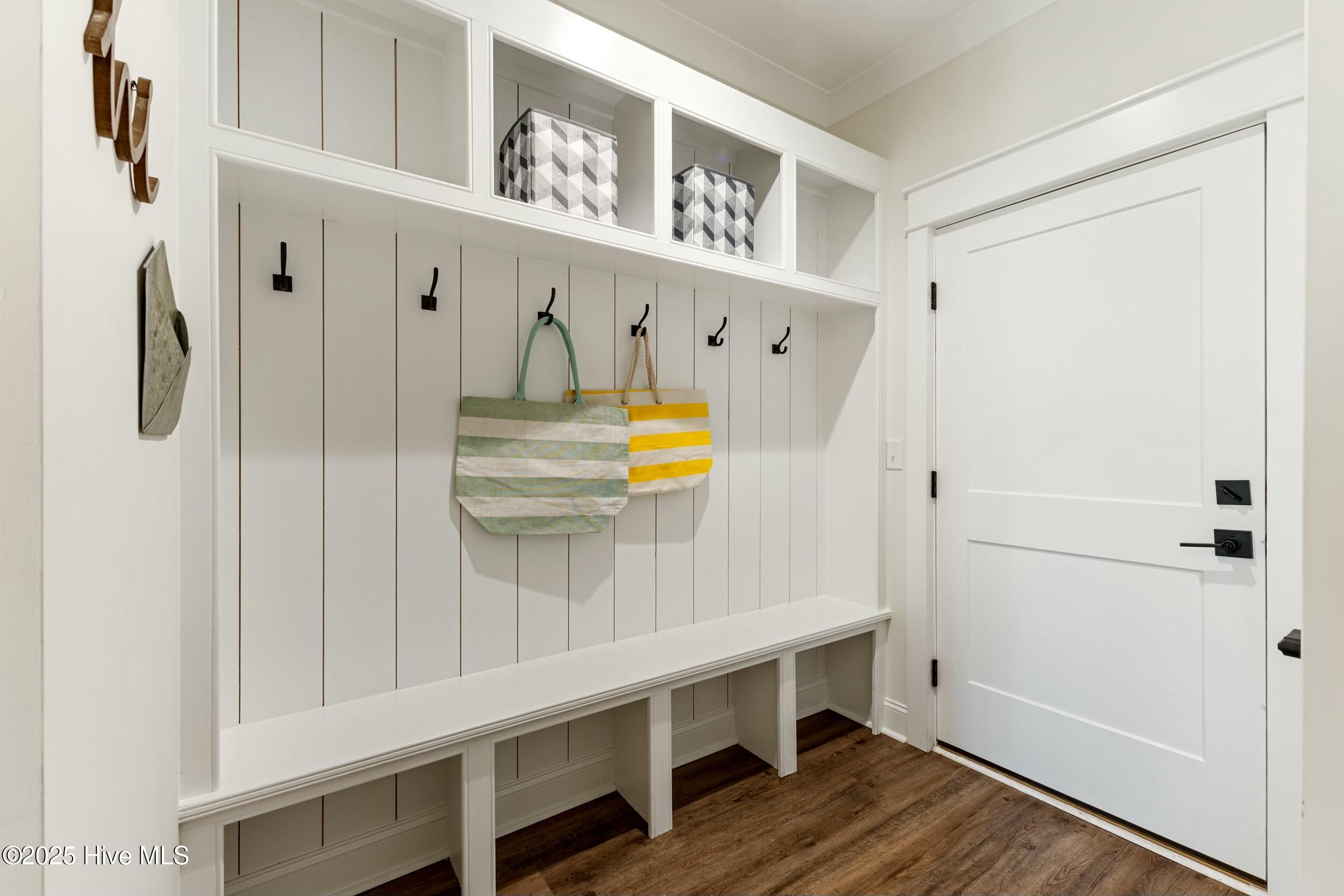 100498490 | Photo 10