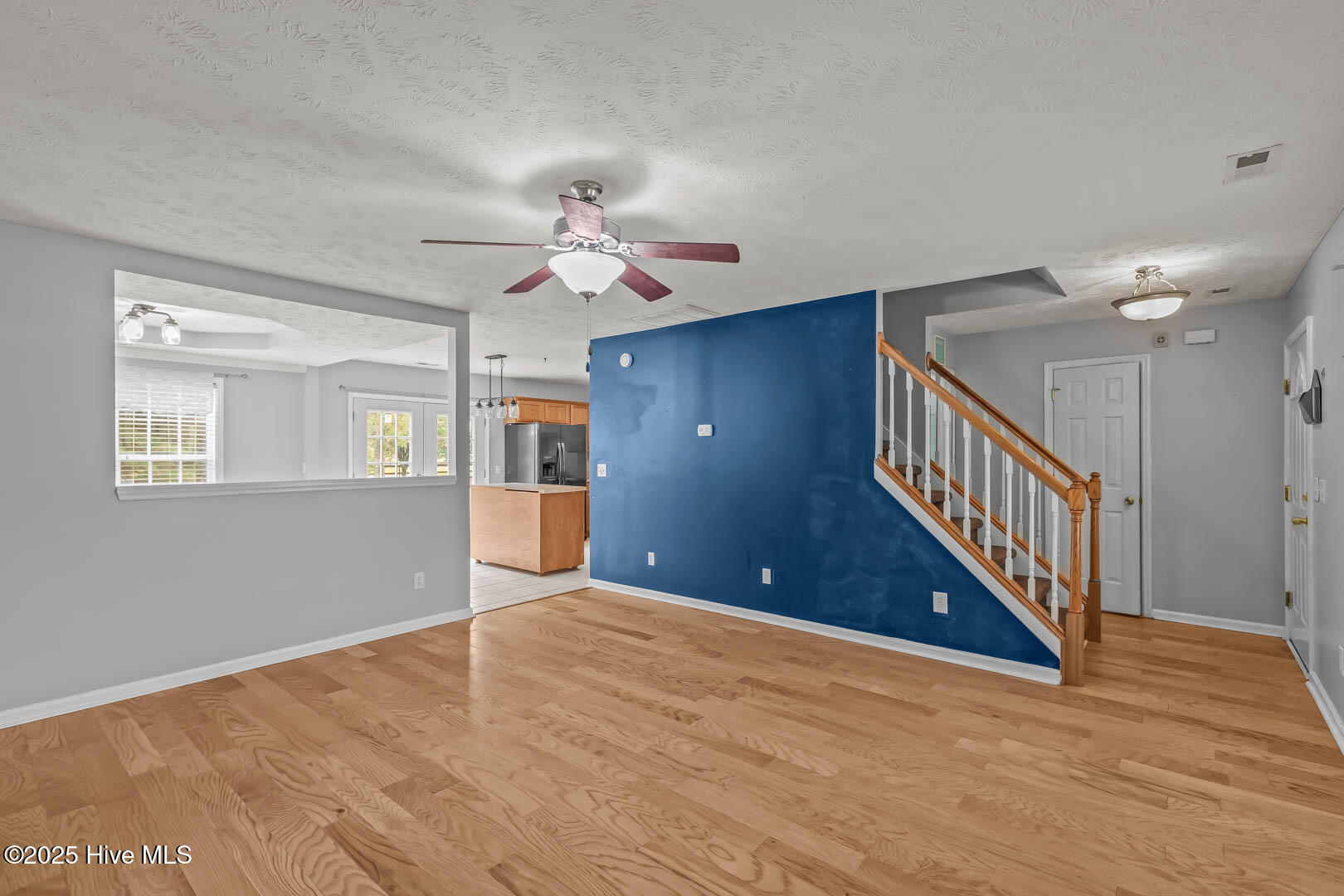 100542148 | Photo 13