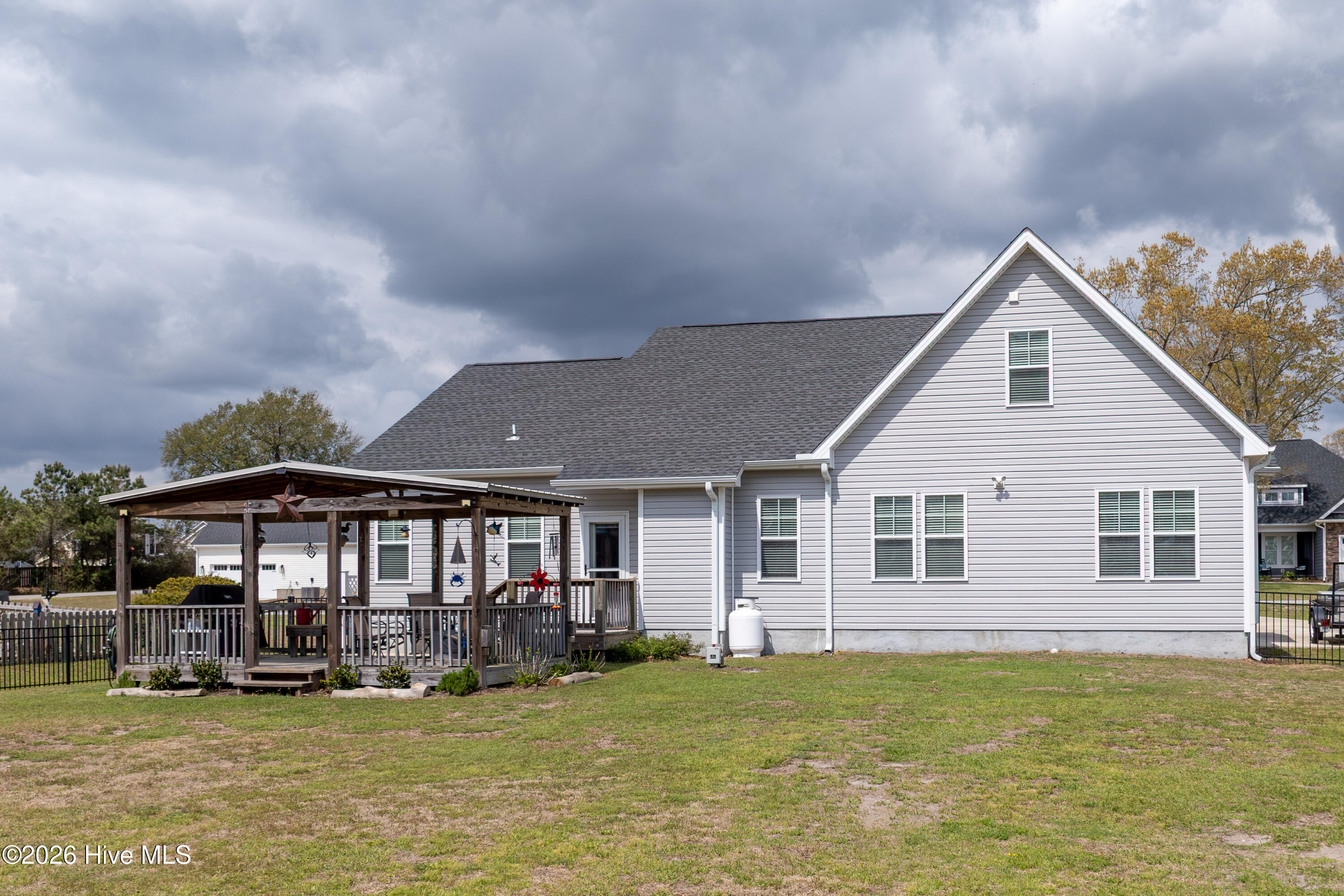 100563582 | Photo 41