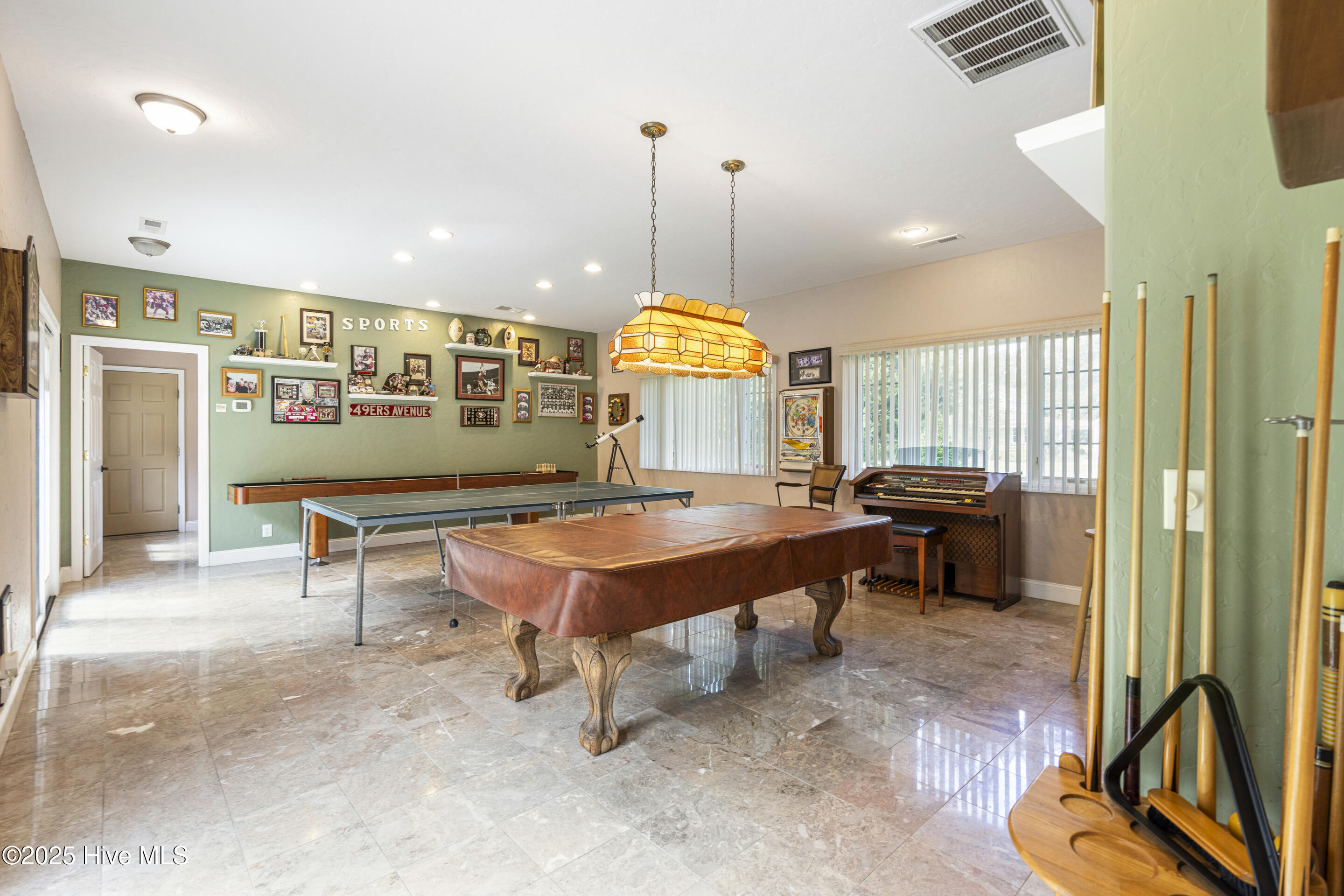 100569480 | Photo 55