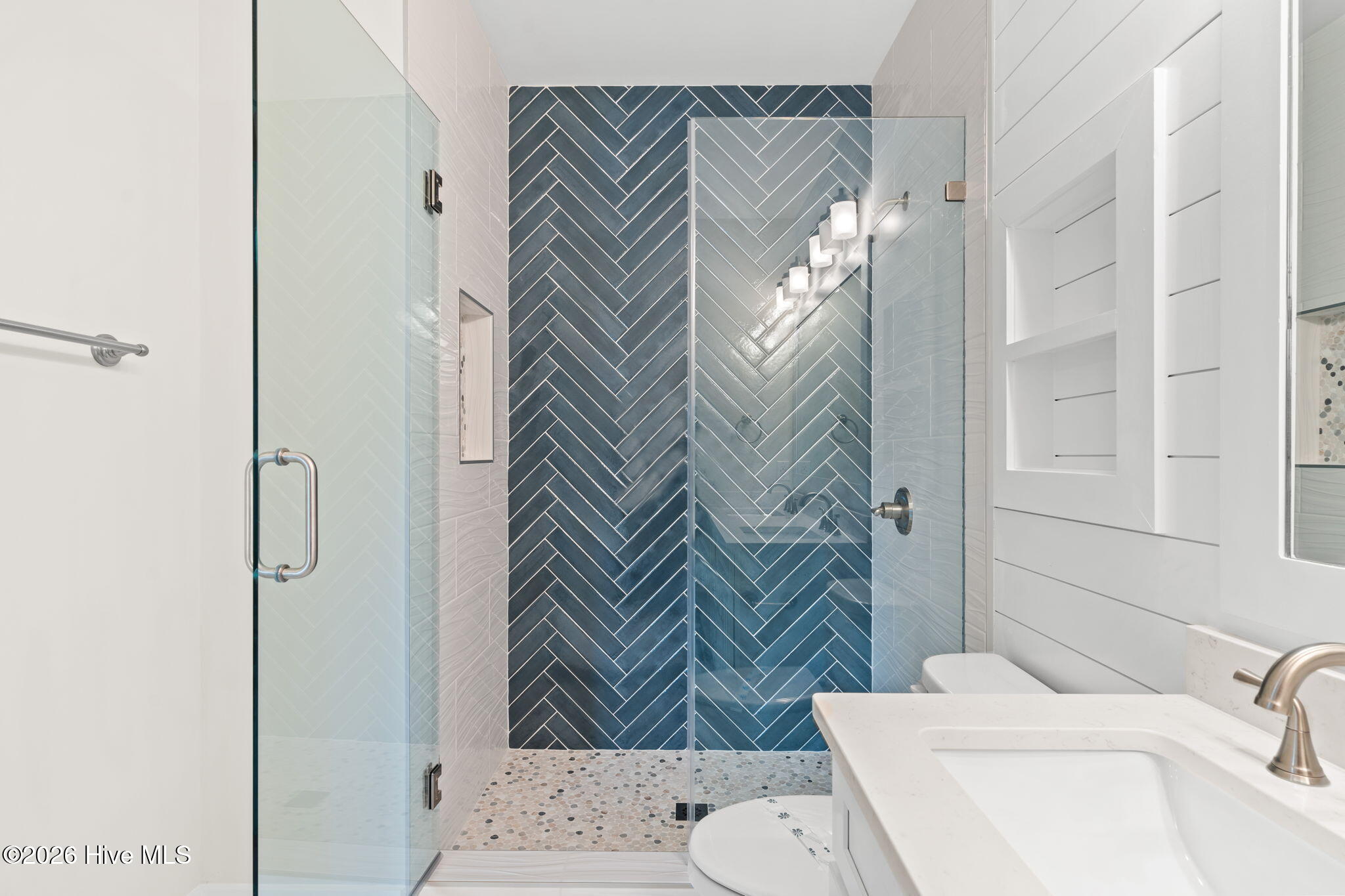 100558448 | Photo 29