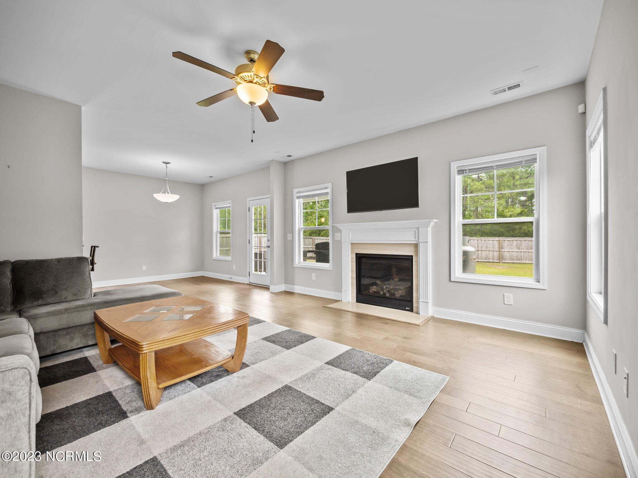 100553383 | Photo 19