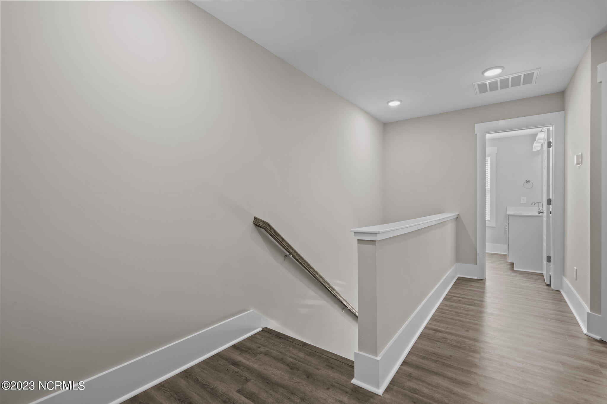 100545578 | Photo 33