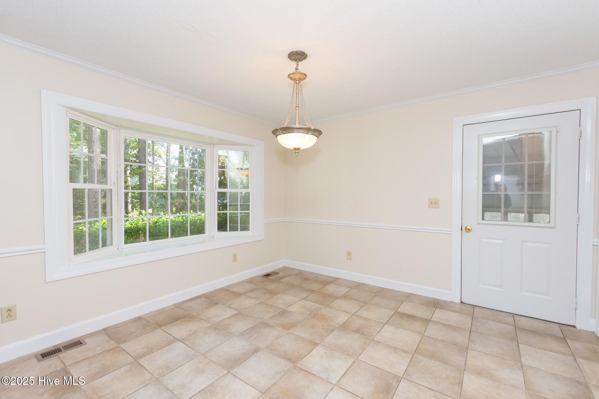 100506266 | Photo 33