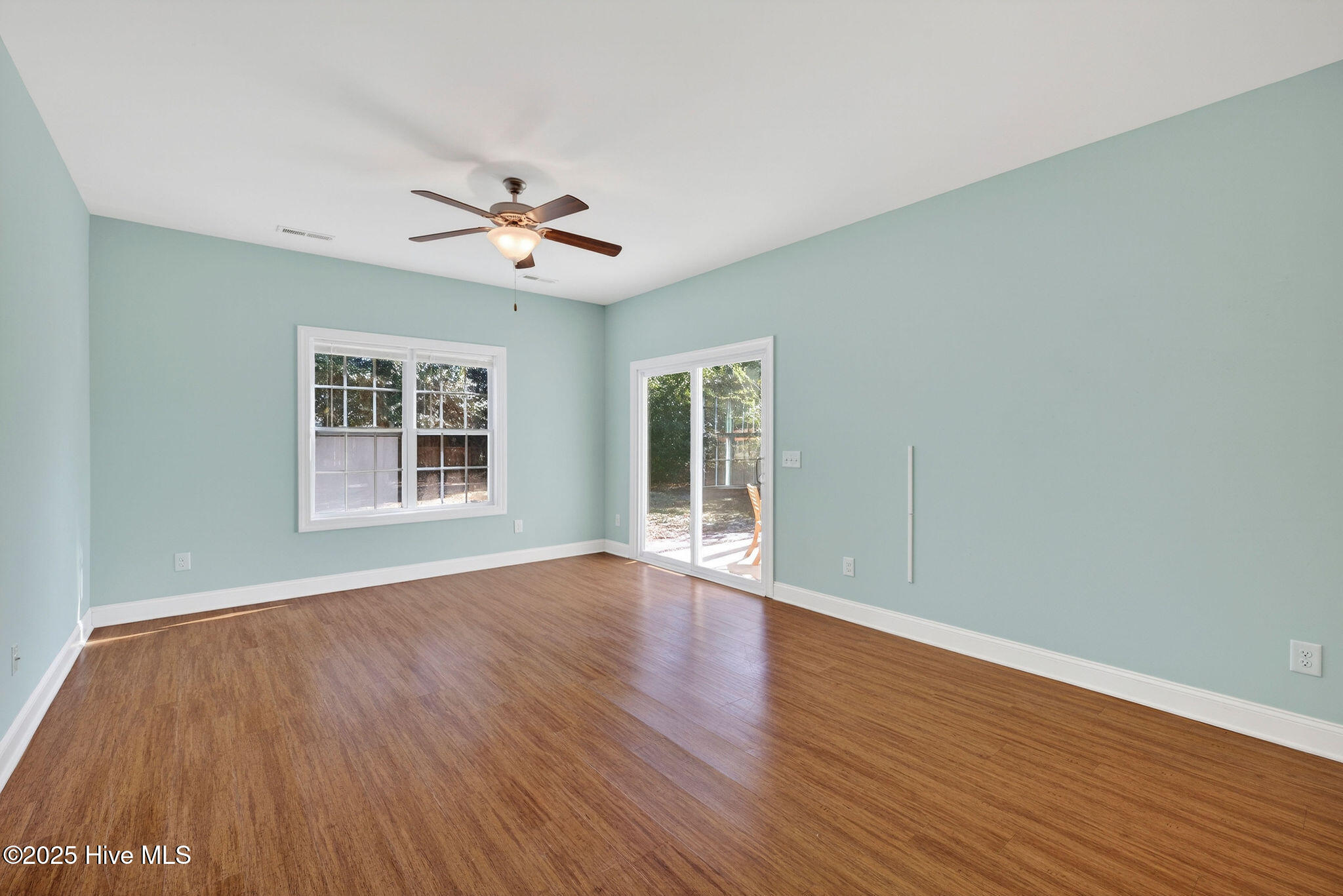 100545937 | Photo 15