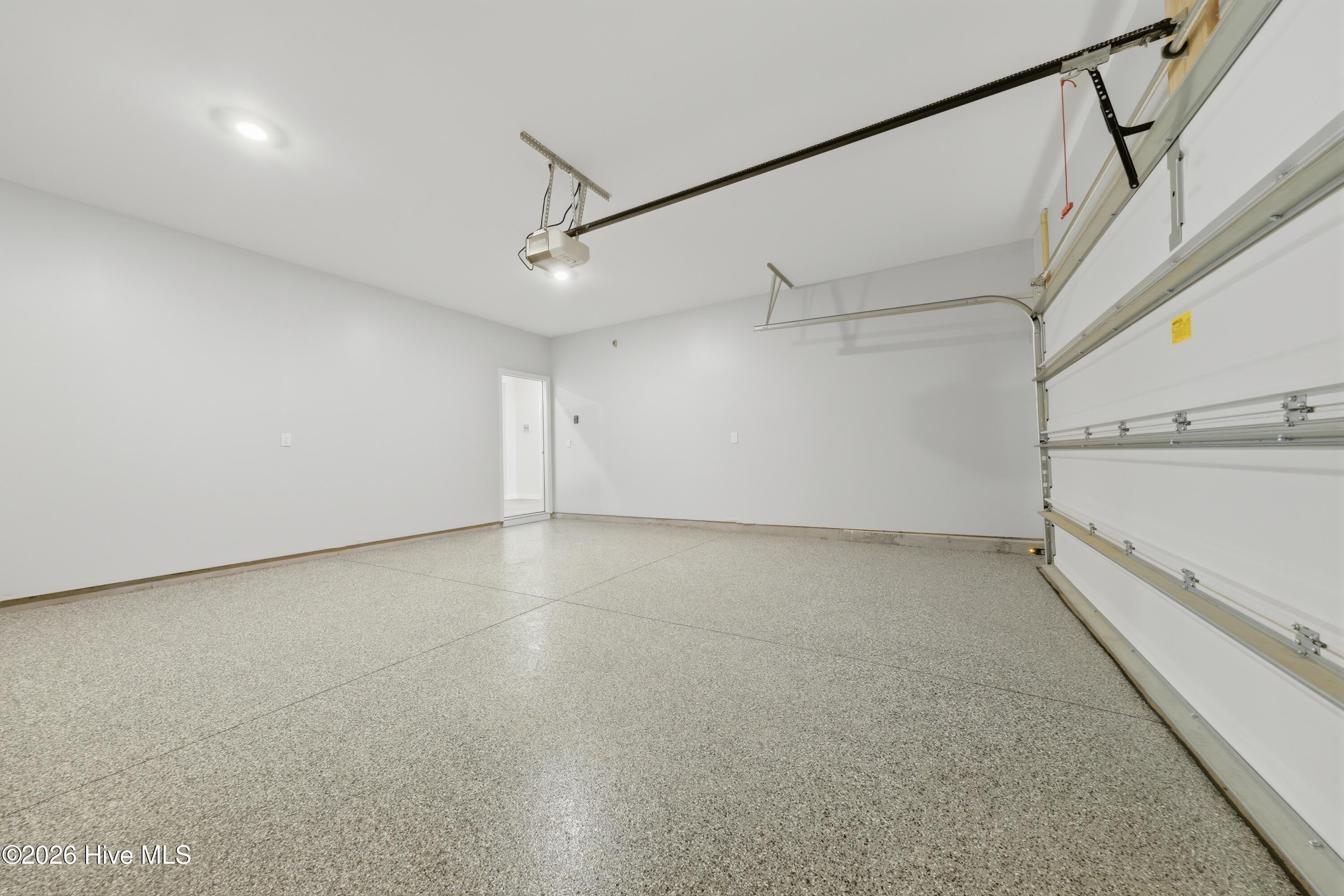 100564310 | Photo 52