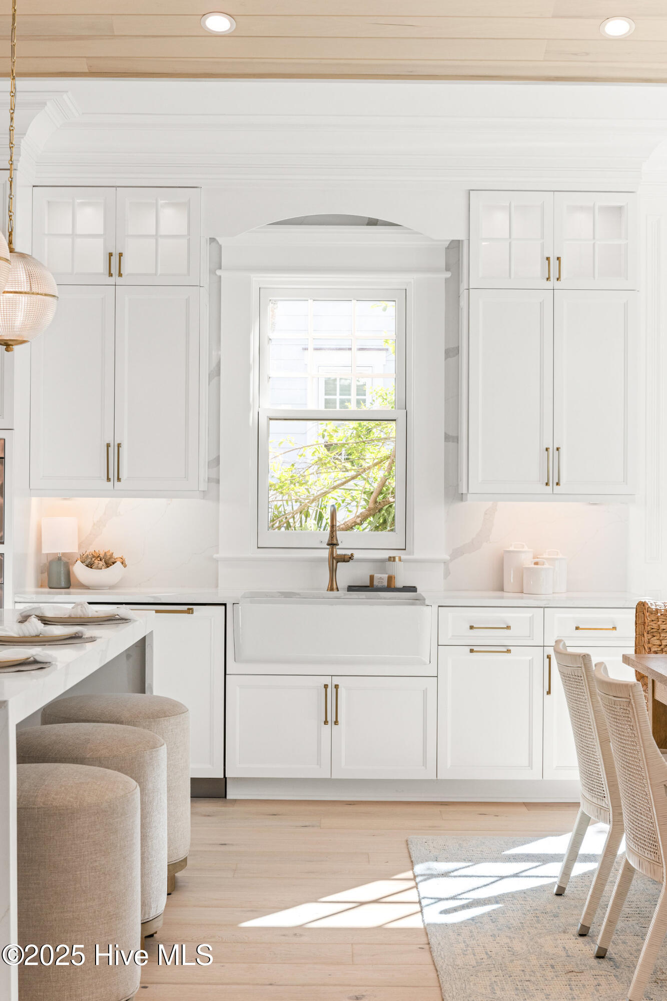 100401243 | Photo 28