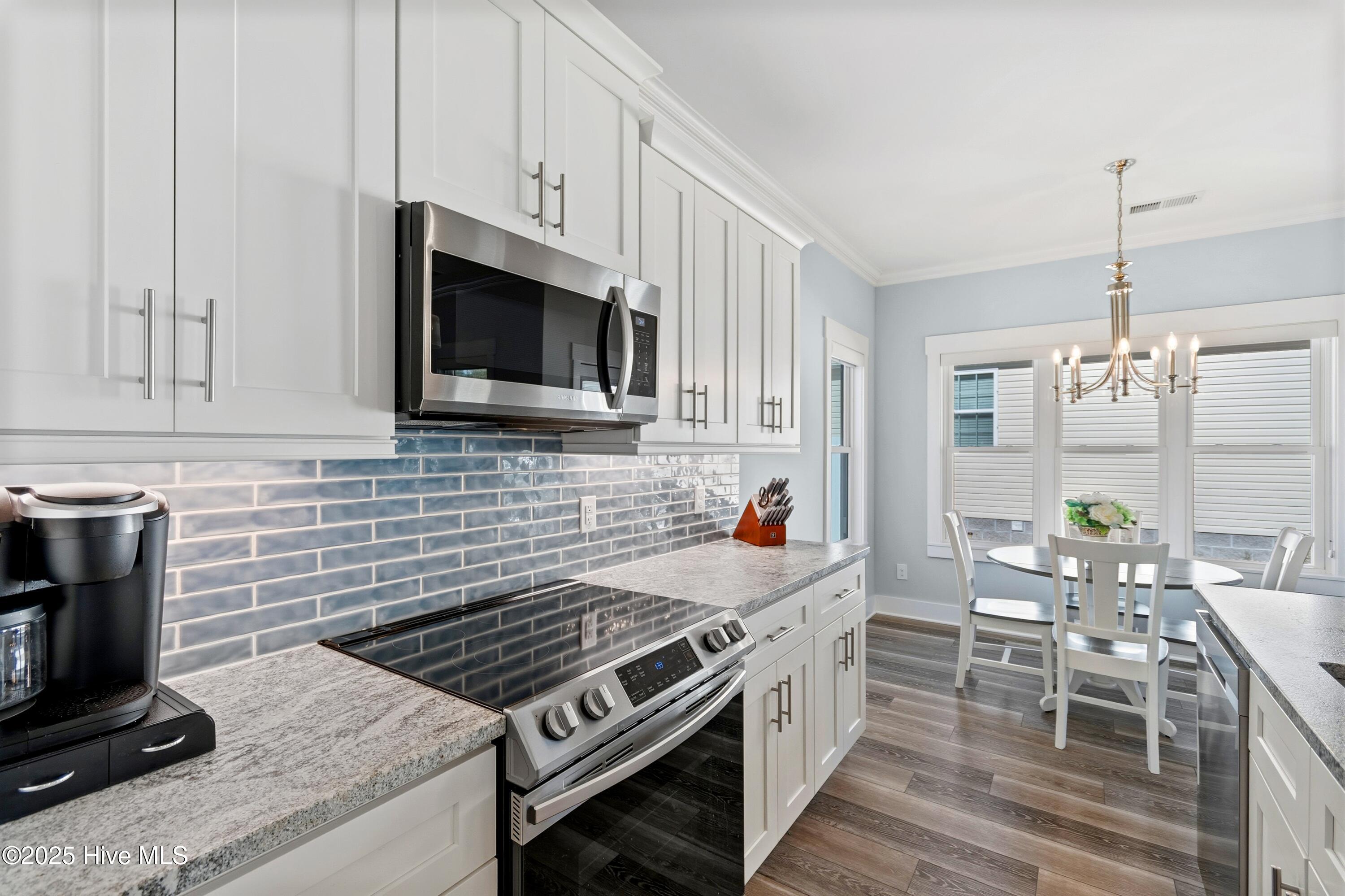 100542658 | Photo 14