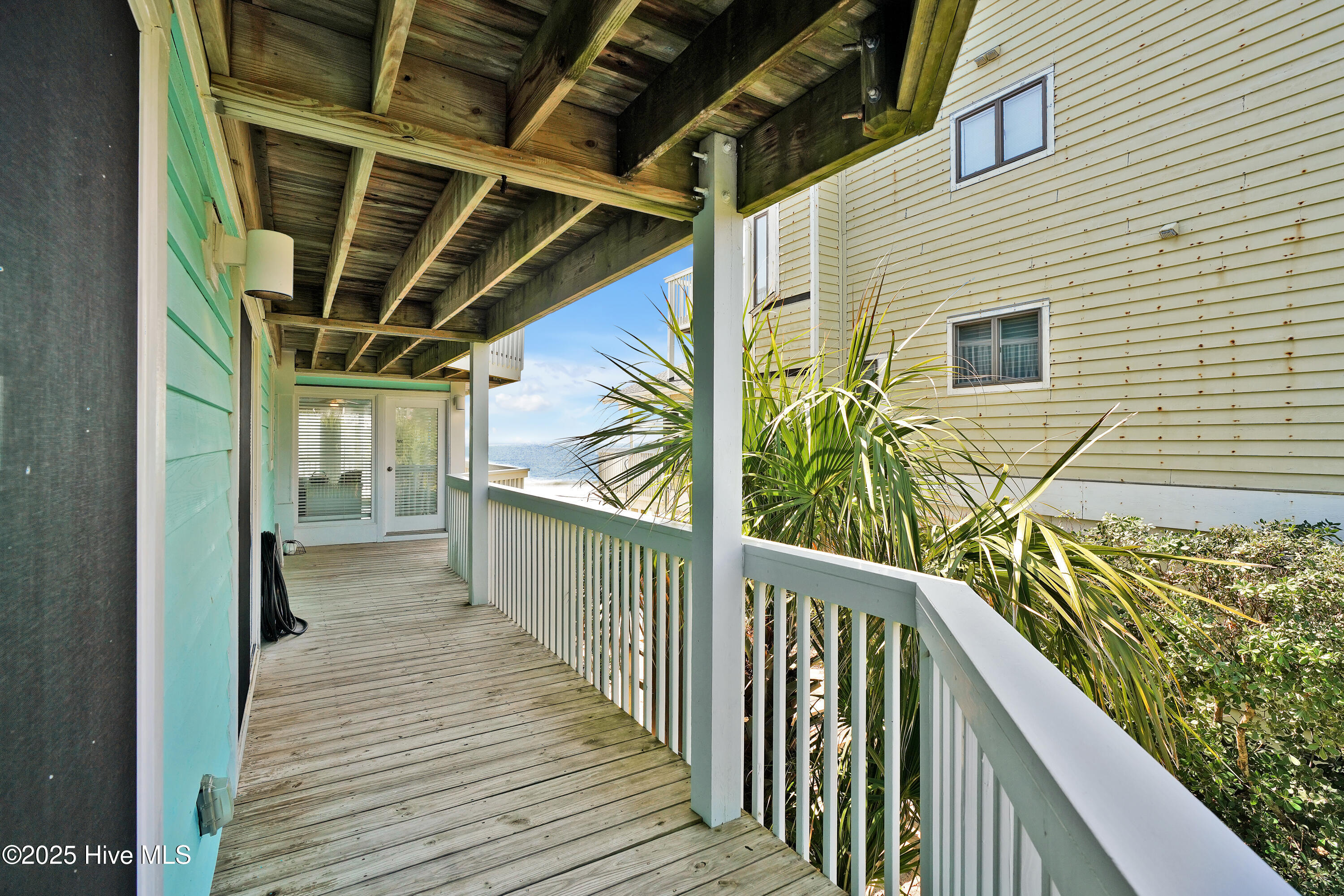 100506077 | Photo 39