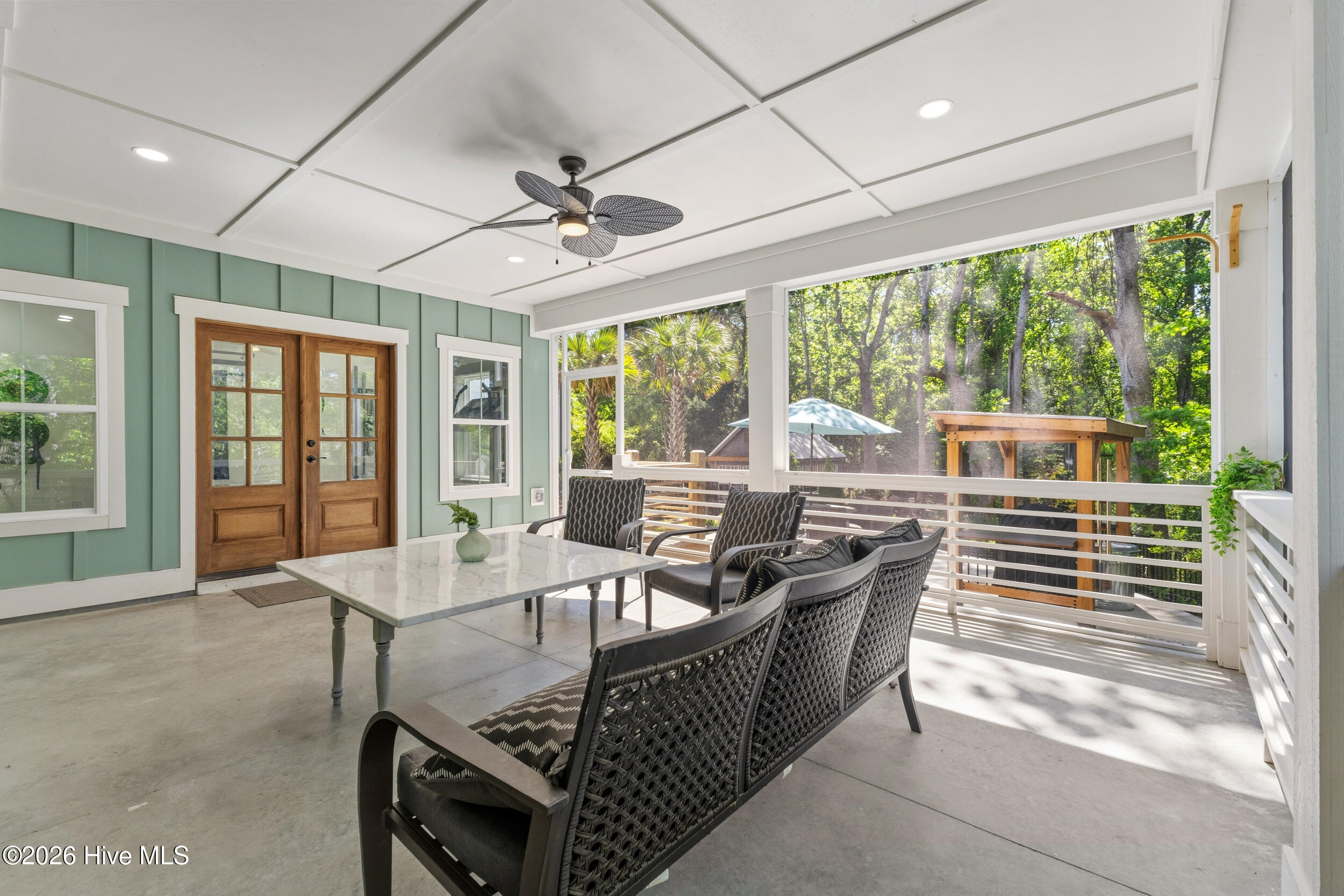 100570688 | Photo 55