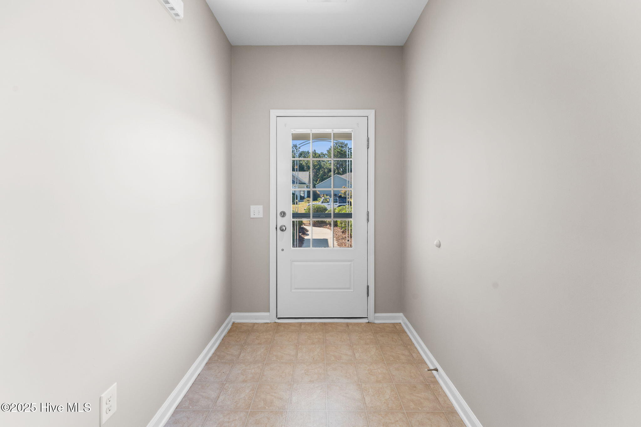 100520190 | Photo 13