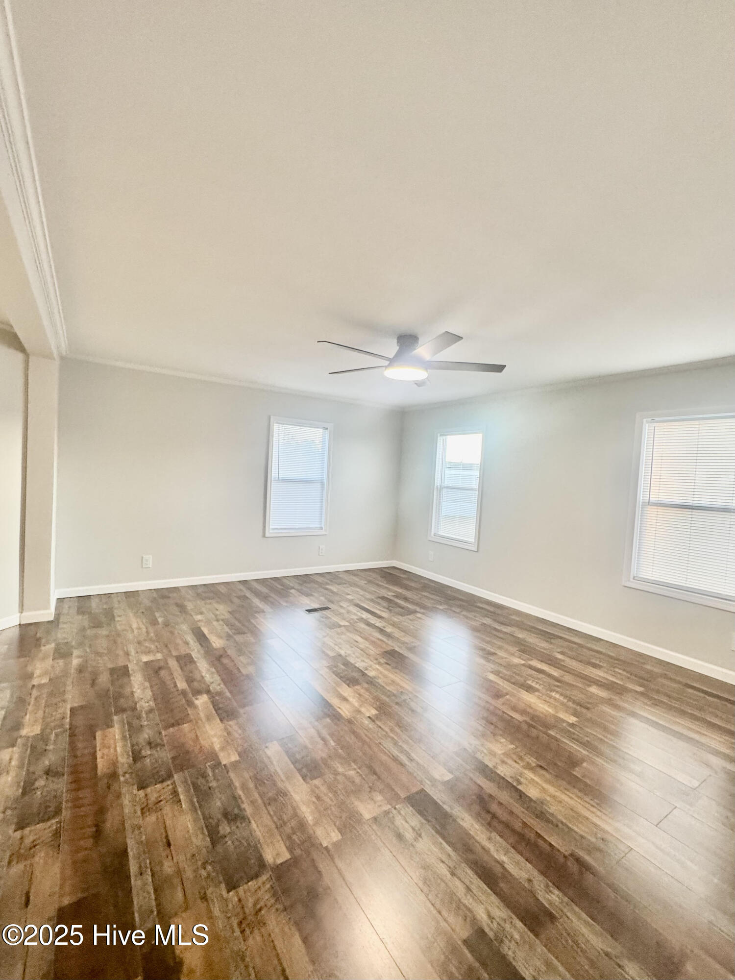 100546285 | Photo 30