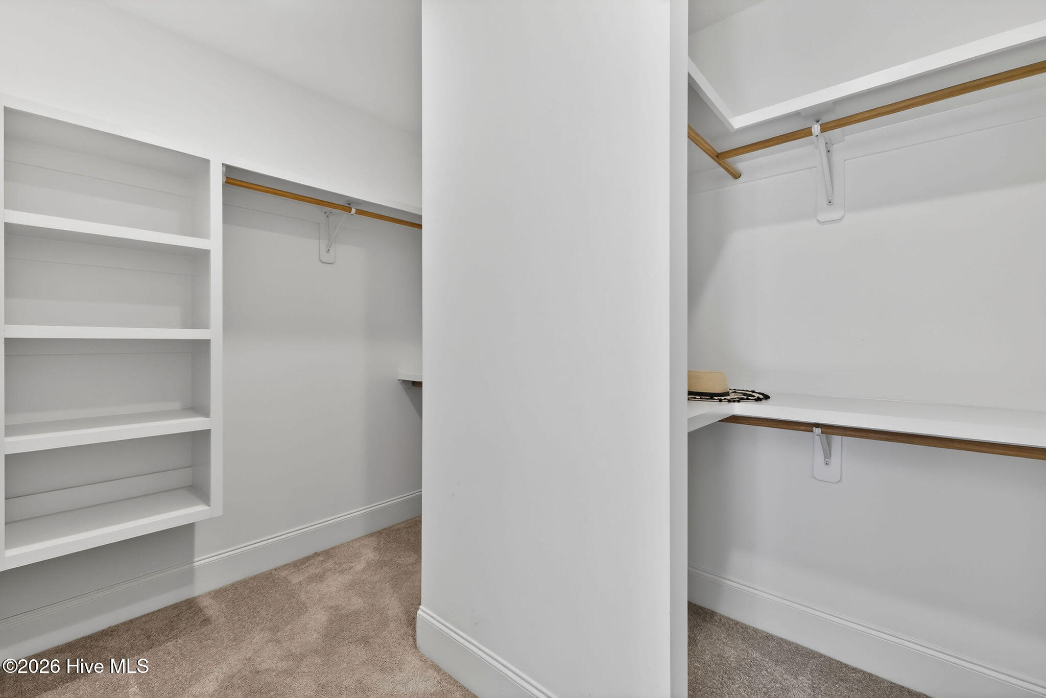 100567052 | Photo 25