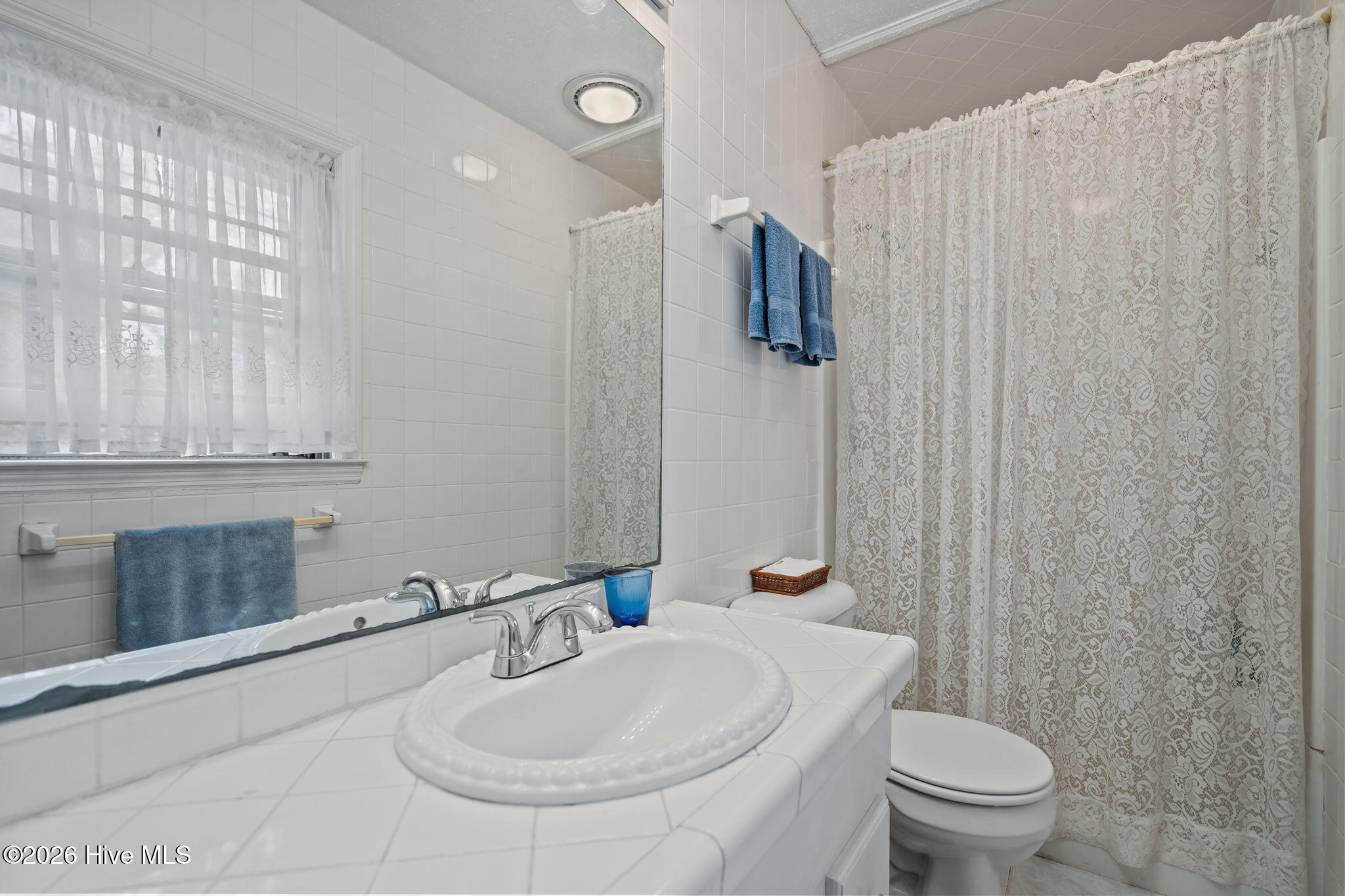 100558316 | Photo 35