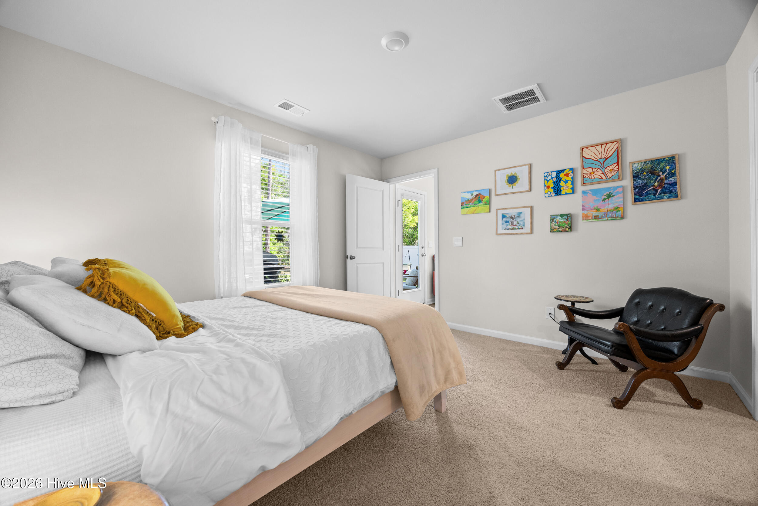 100567643 | Photo 30