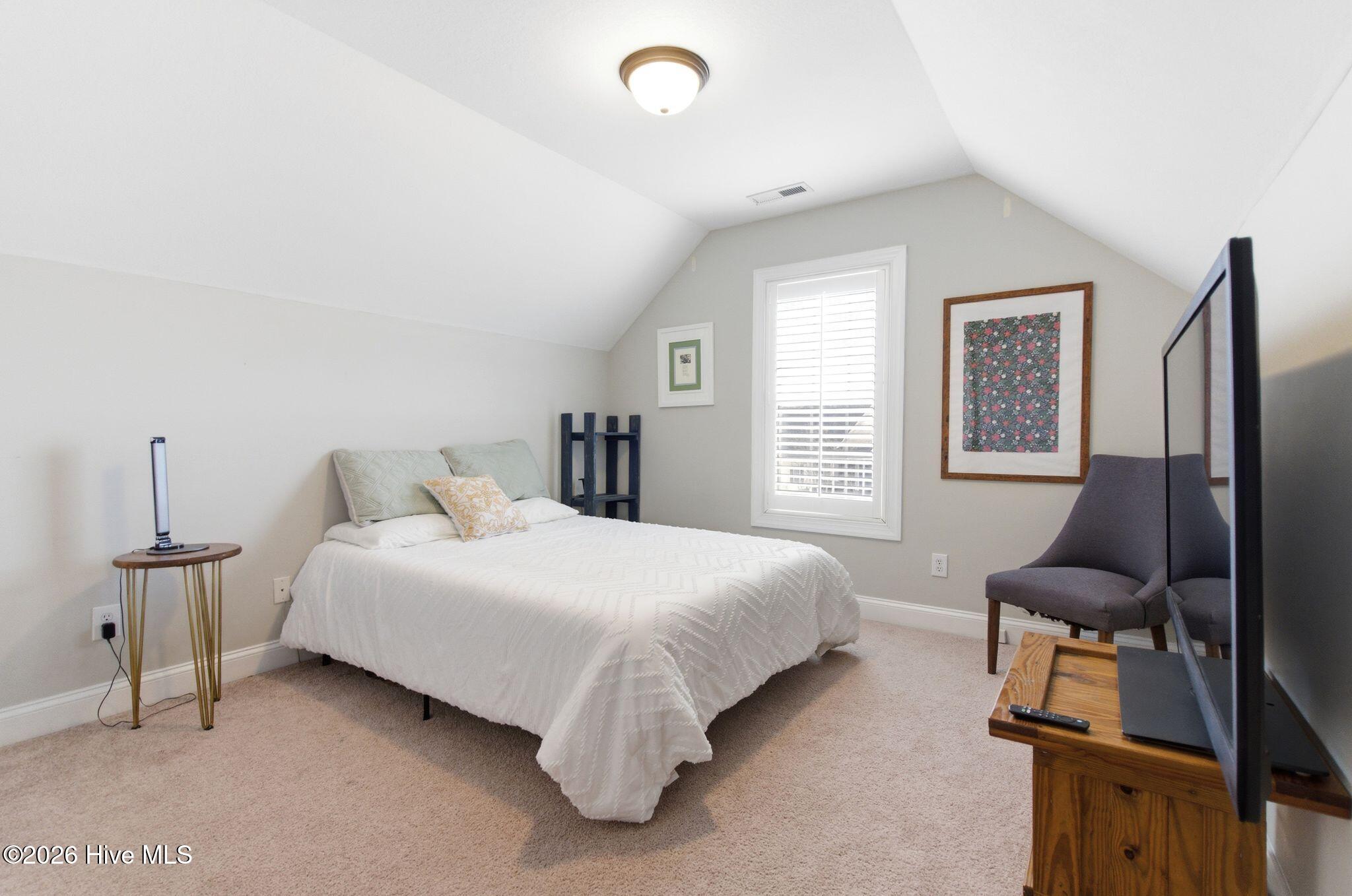 100561216 | Photo 31