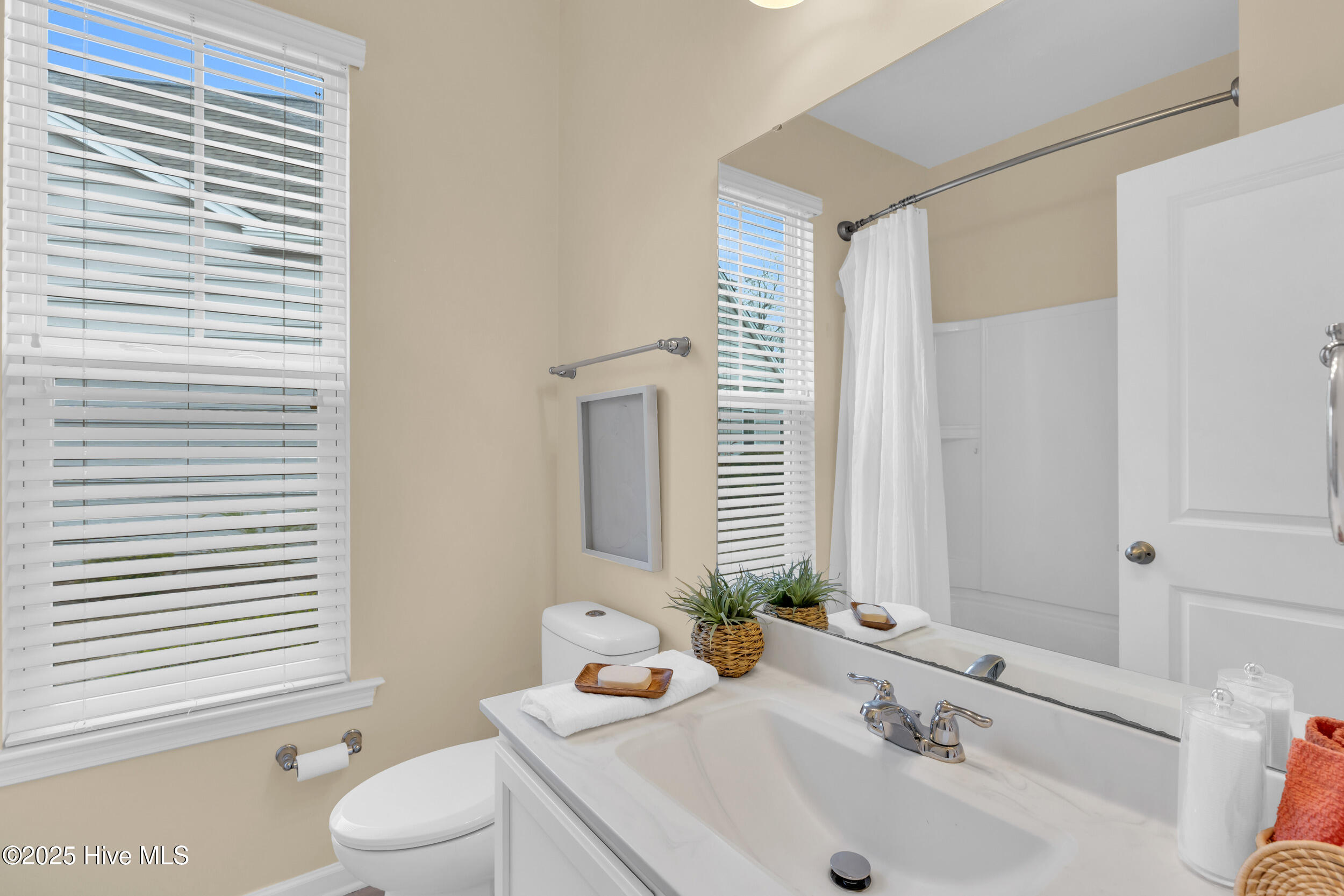 100546180 | Photo 19