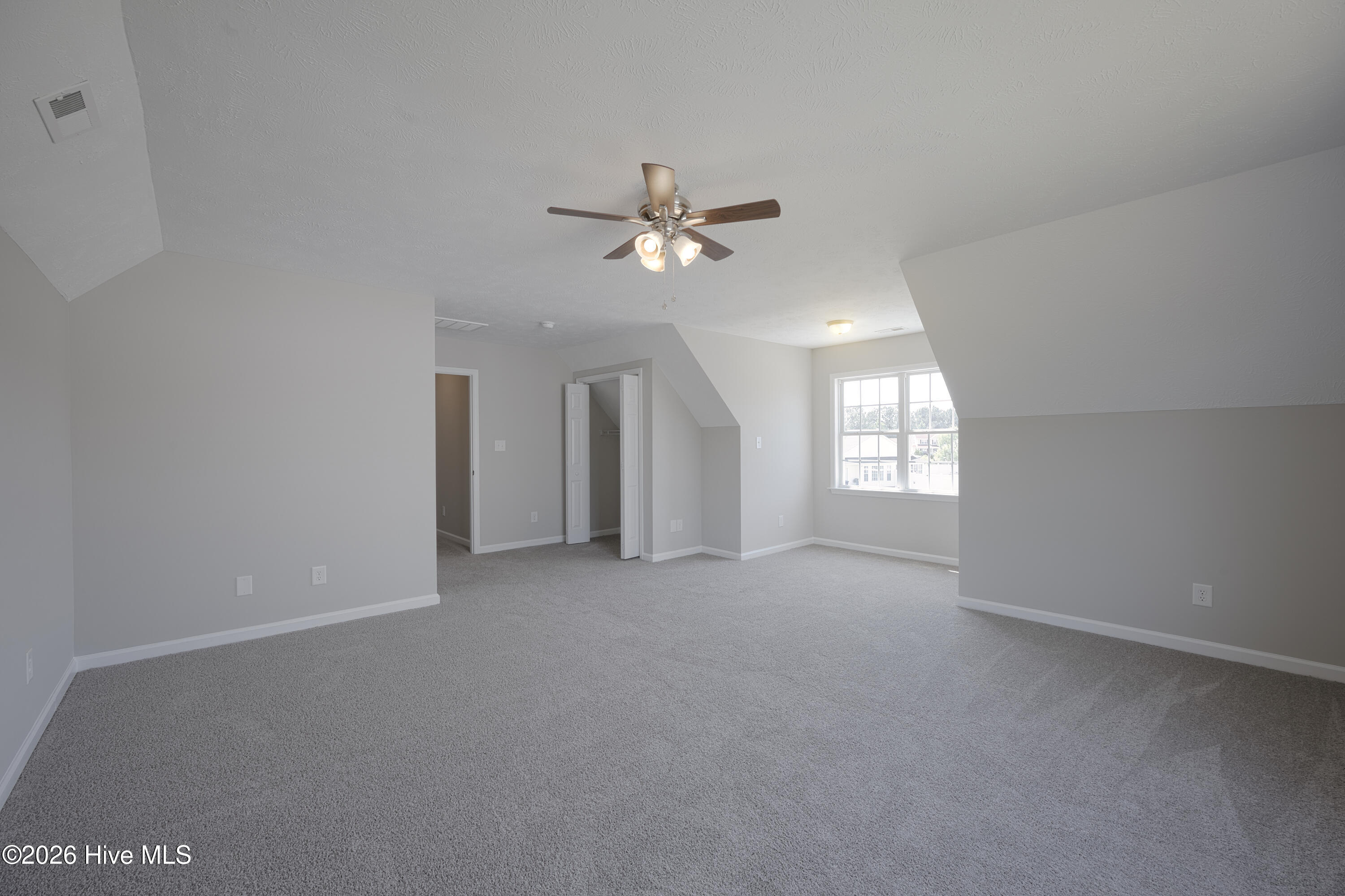 100570249 | Photo 34