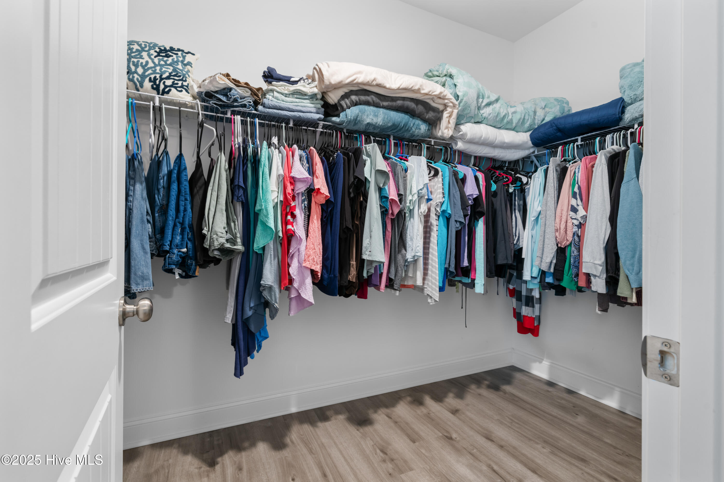 100518721 | Photo 25