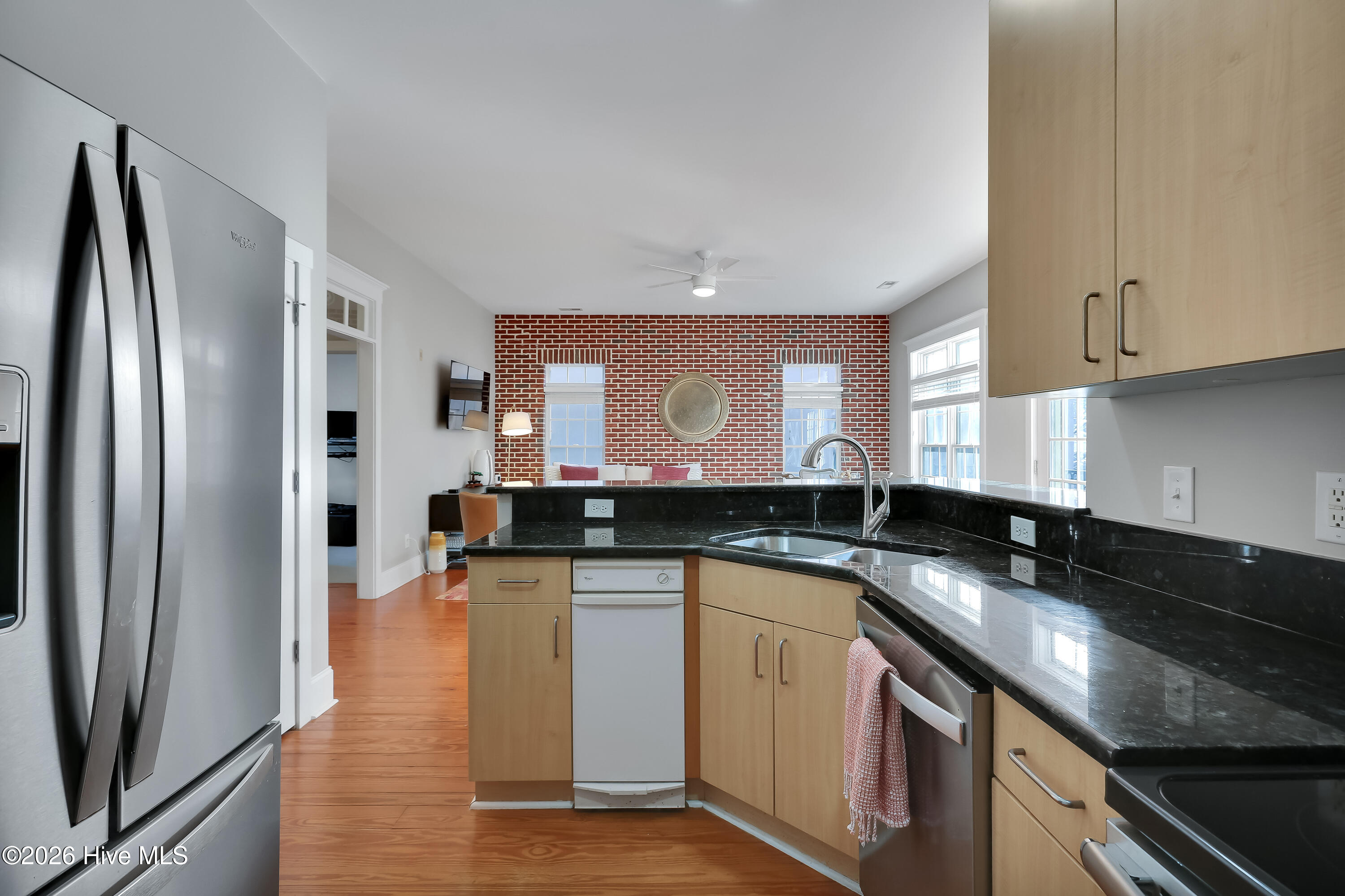 100553344 | Photo 14