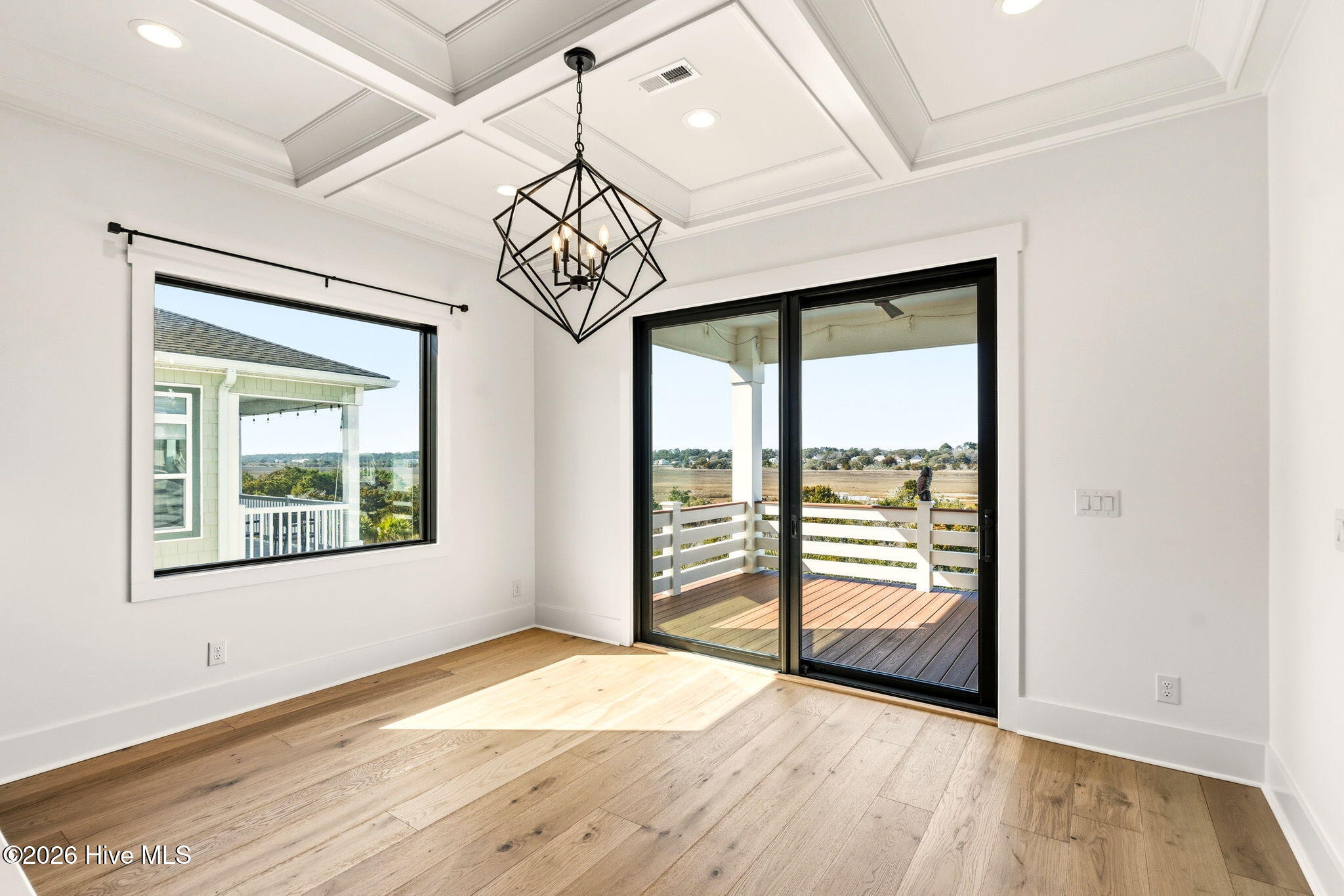 100557252 | Photo 17