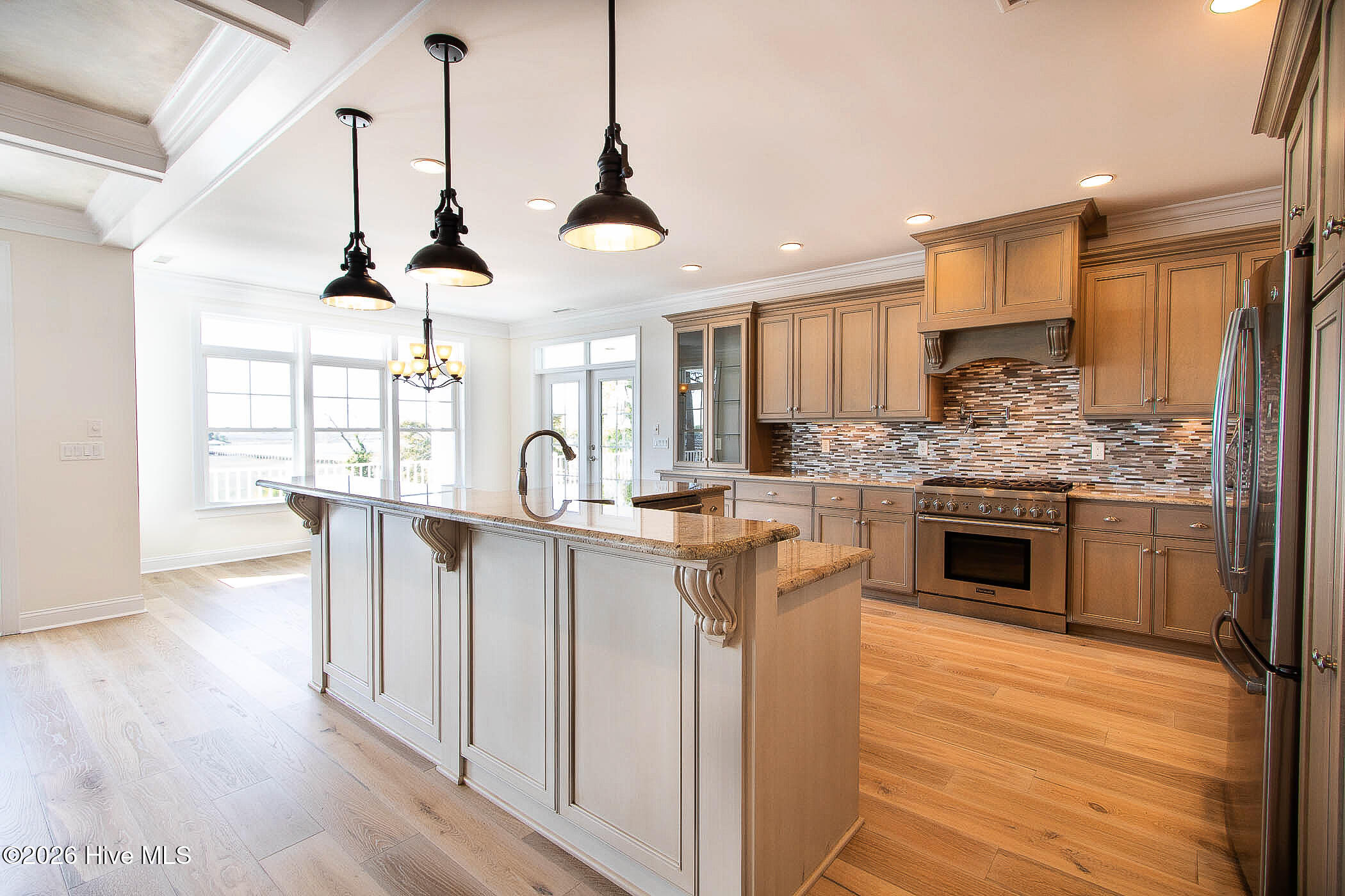 100568588 | Photo 16