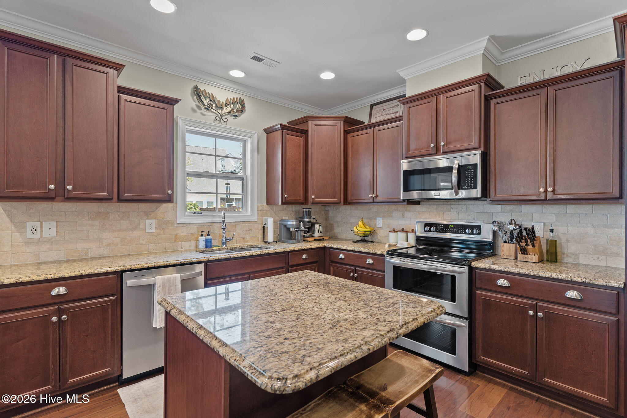 100564202 | Photo 14