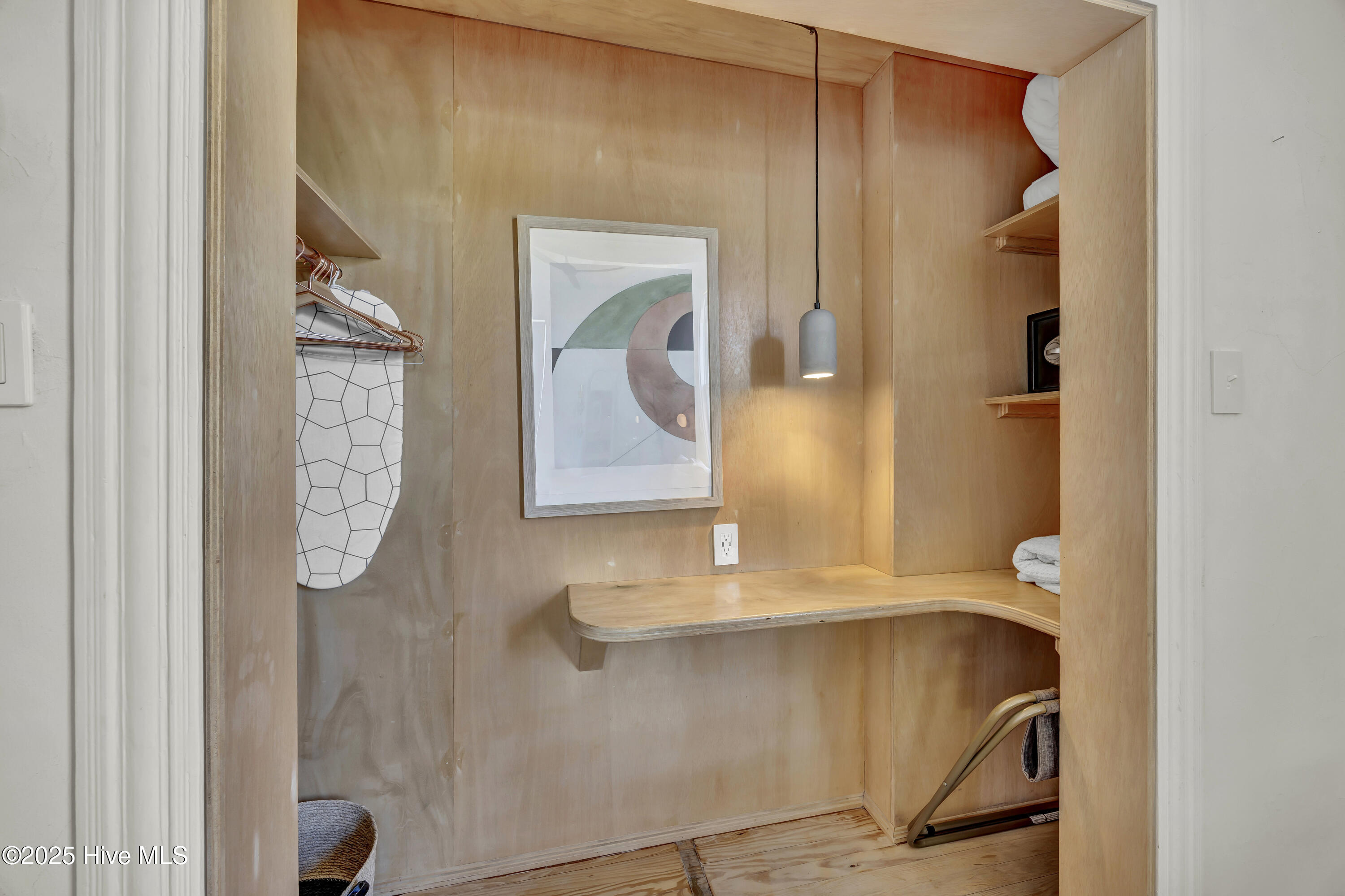 100531390 | Photo 45