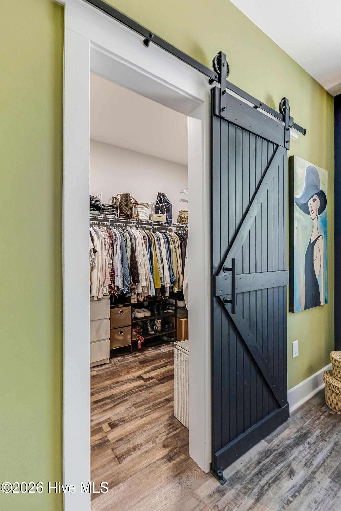 100563377 | Photo 30