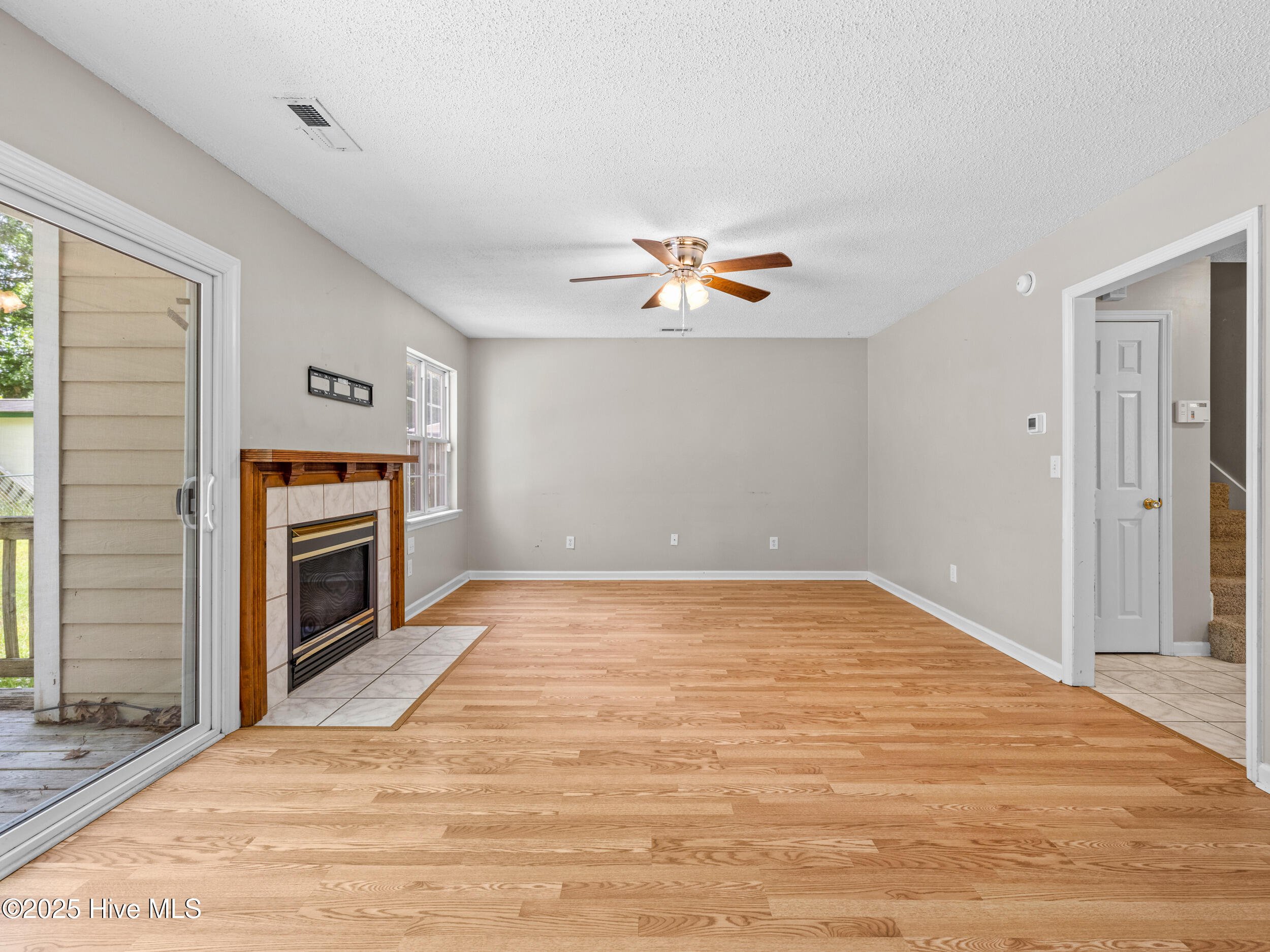 100554828 | Photo 13