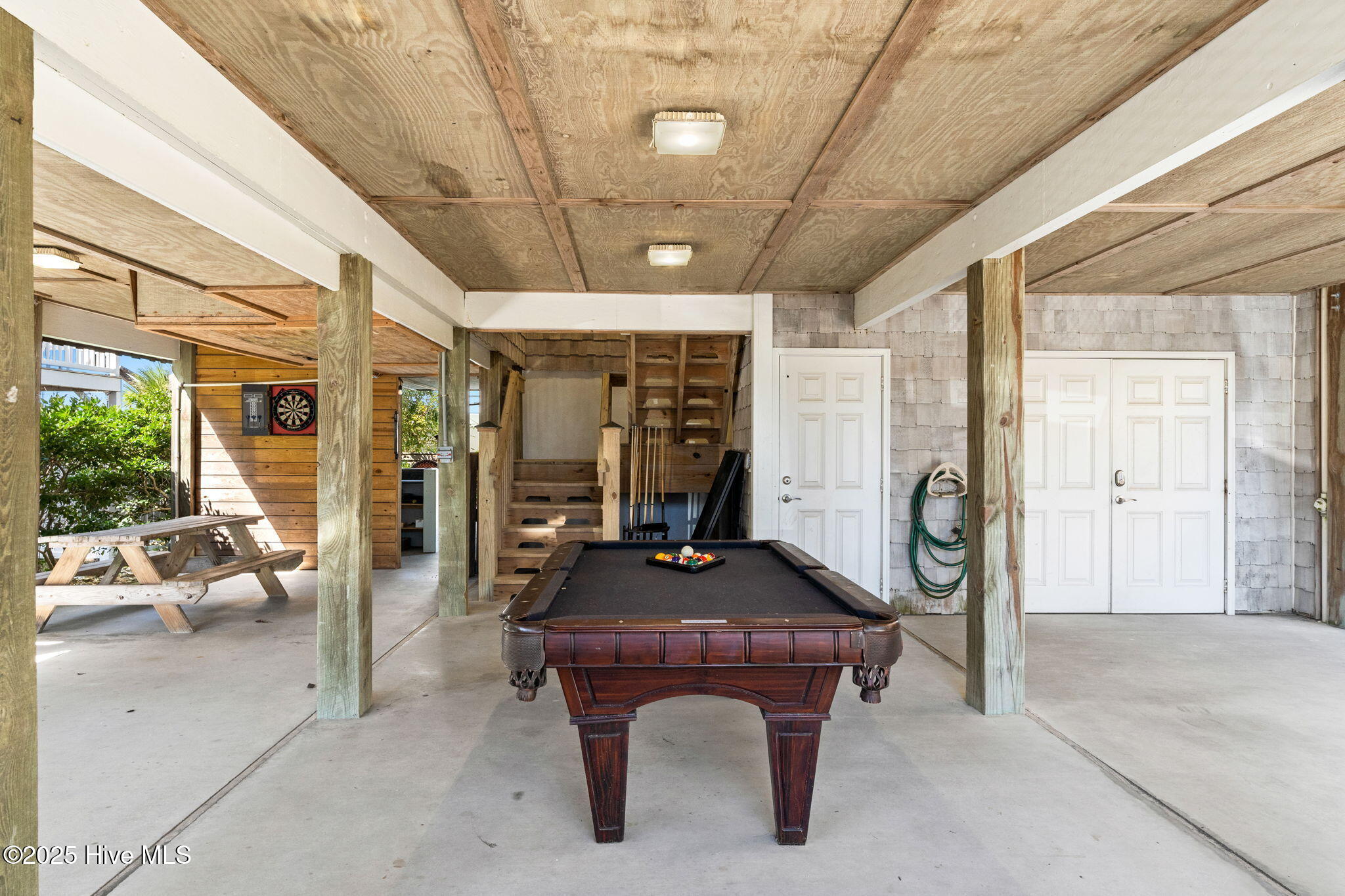 100535971 | Photo 47