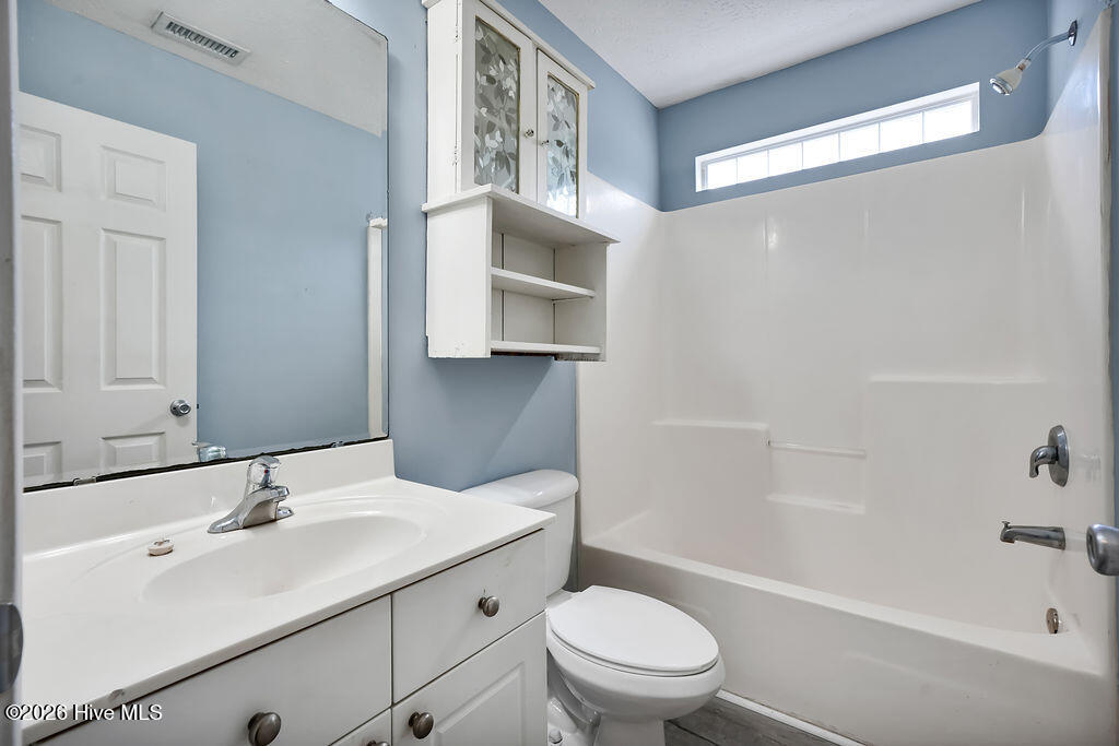 100570666 | Photo 21