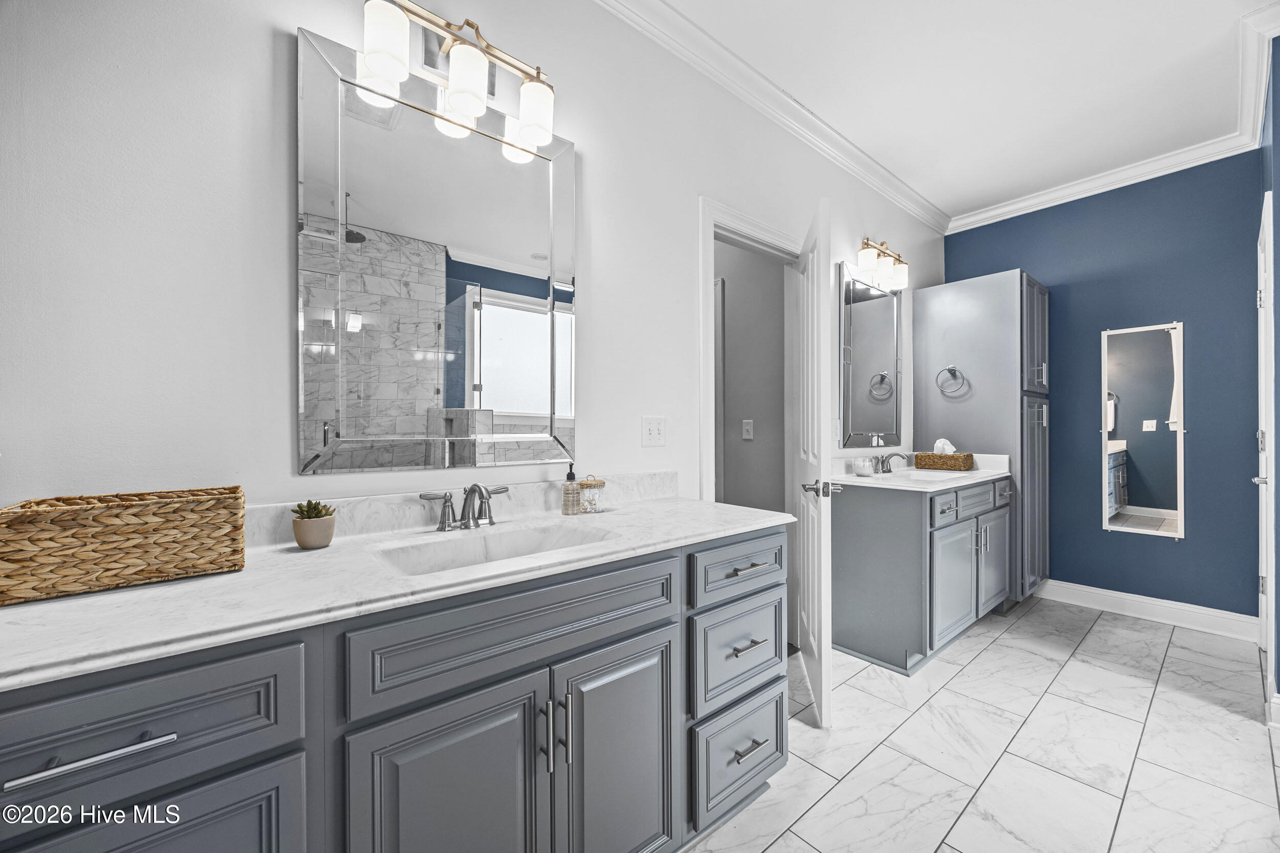 100550932 | Photo 34