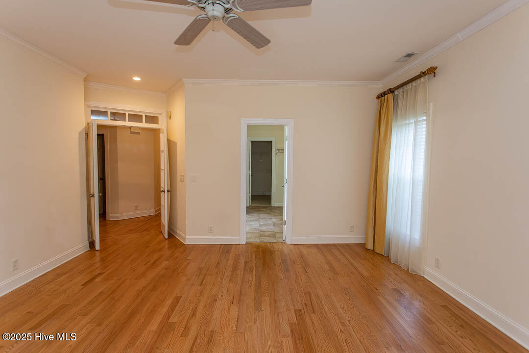 100526043 | Photo 25