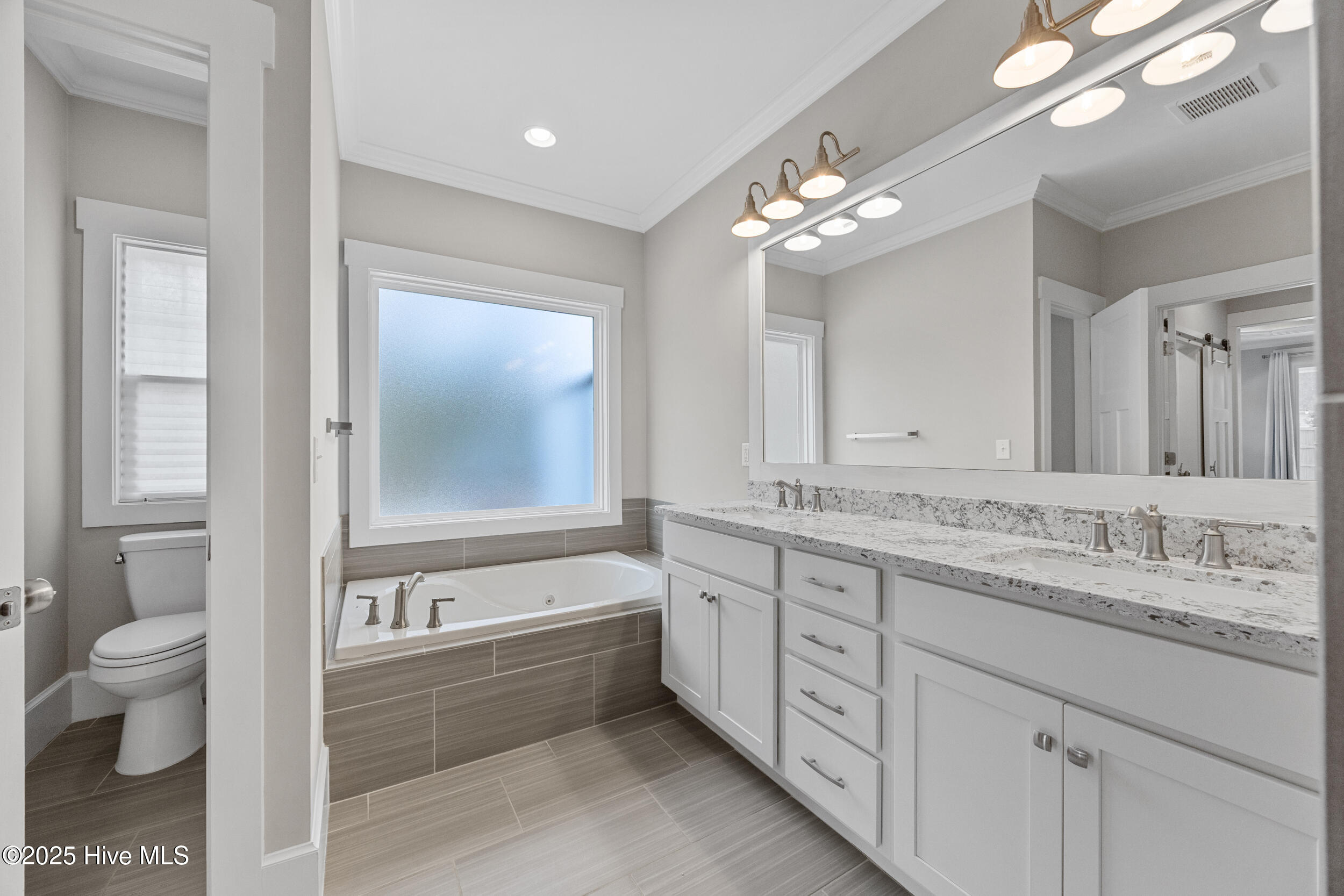 100544586 | Photo 32