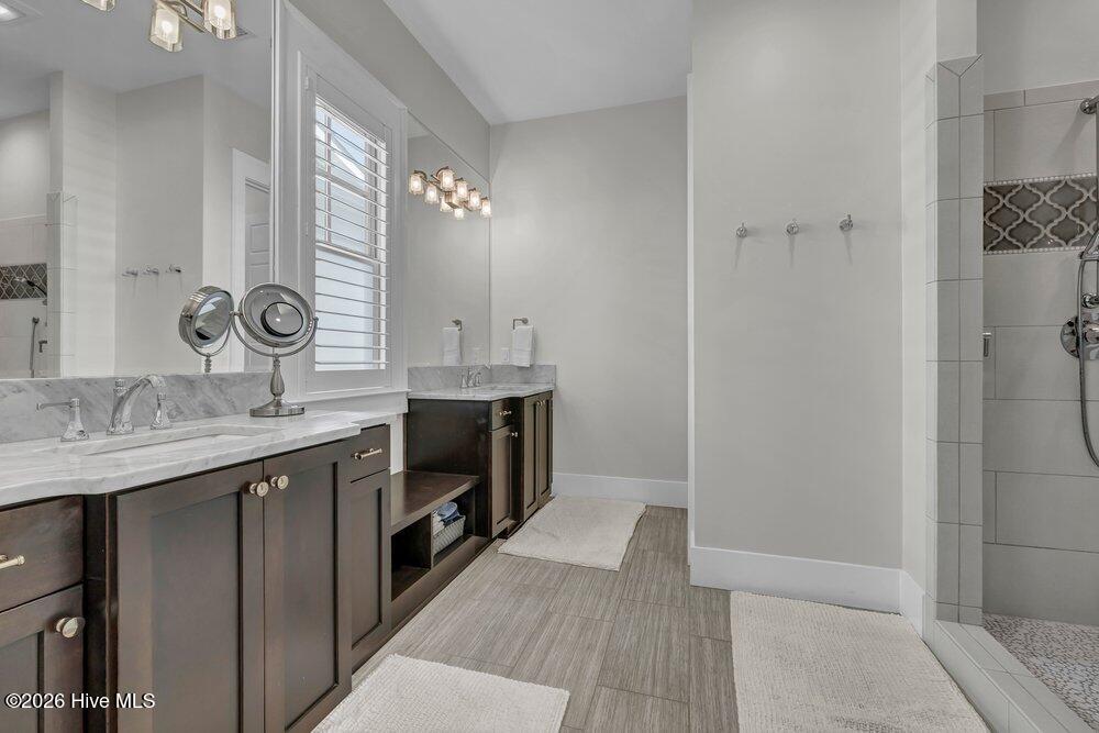 100561379 | Photo 20