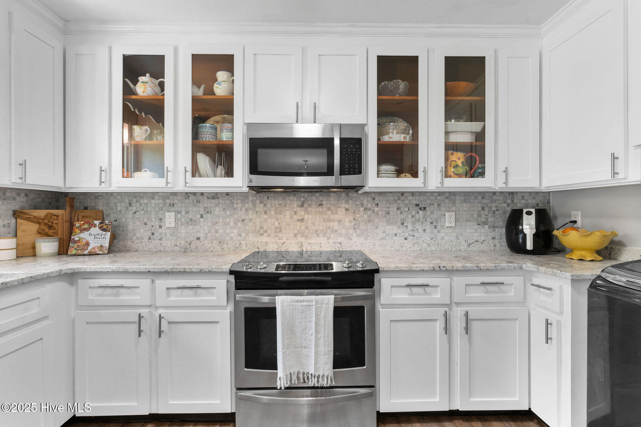 100537089 | Photo 26