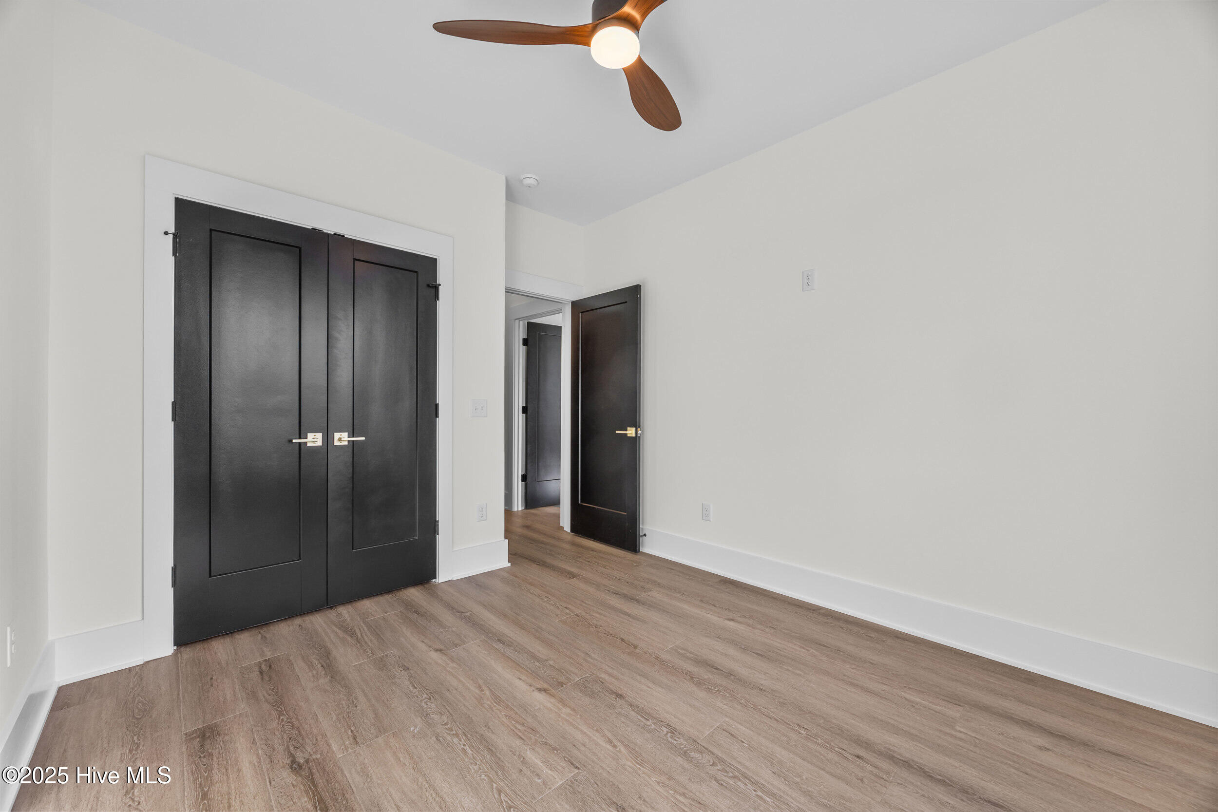 100557890 | Photo 35