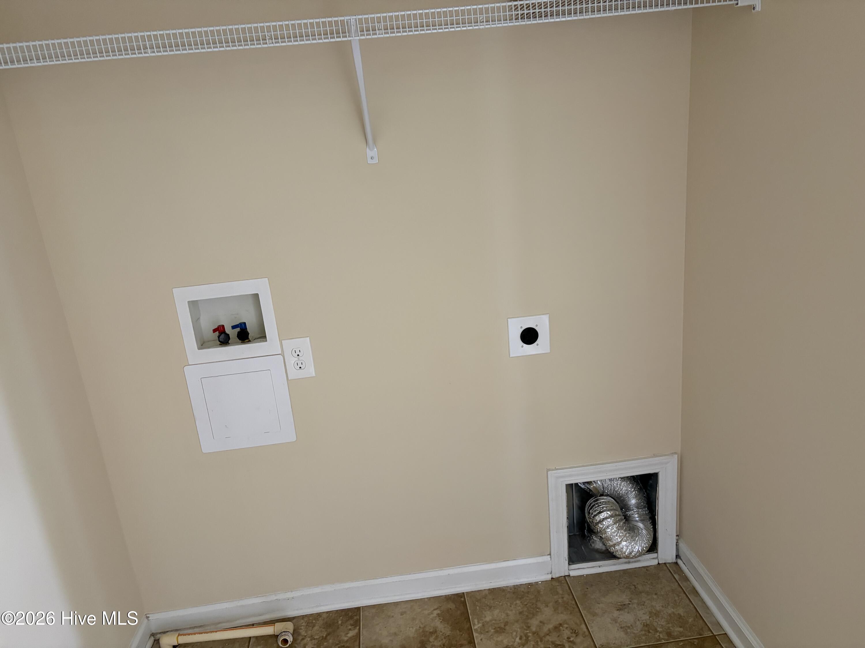 100561039 | Photo 23