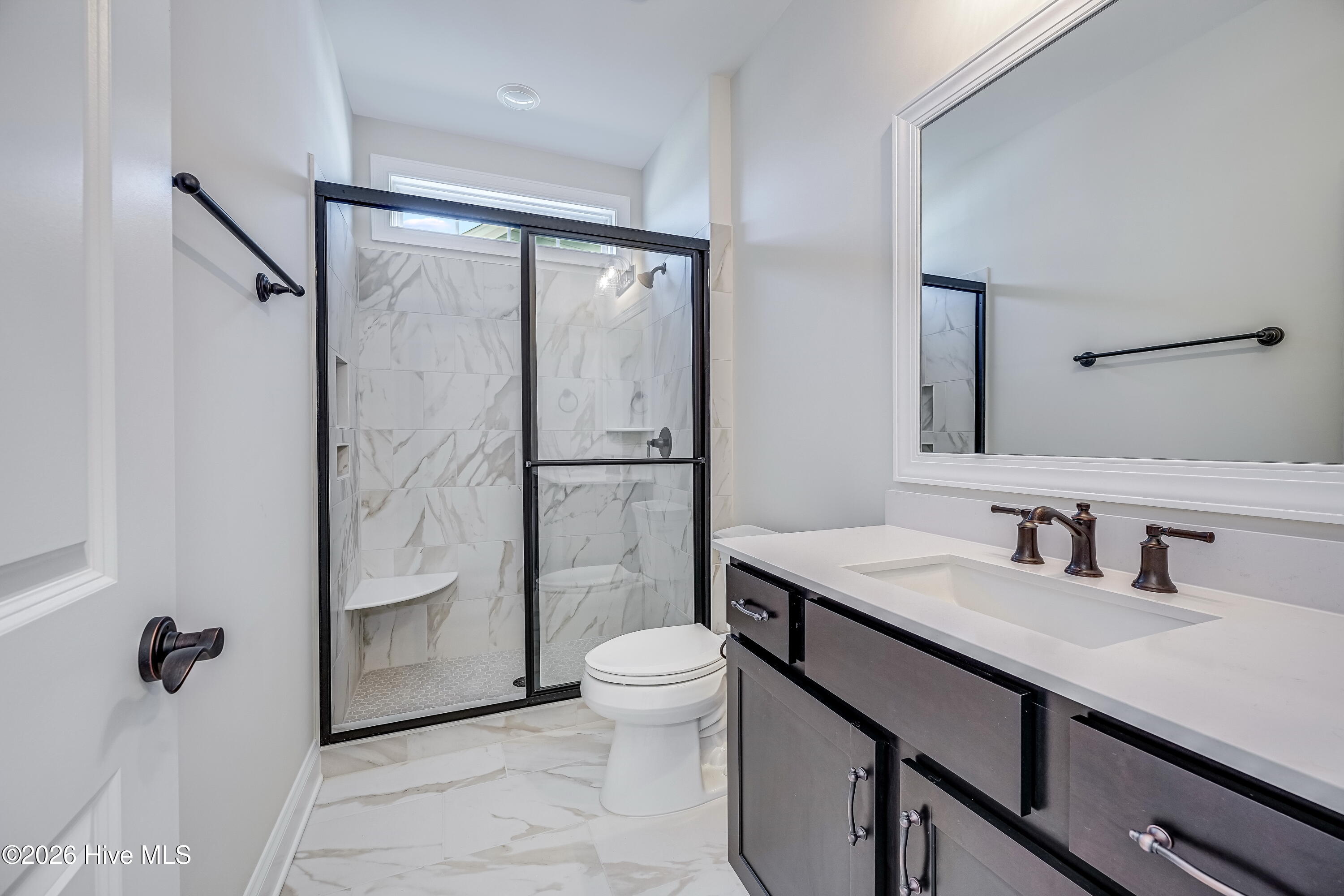 100564282 | Photo 31