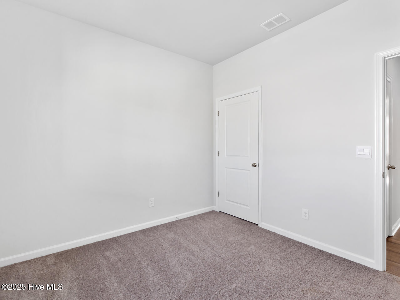 100547716 | Photo 25