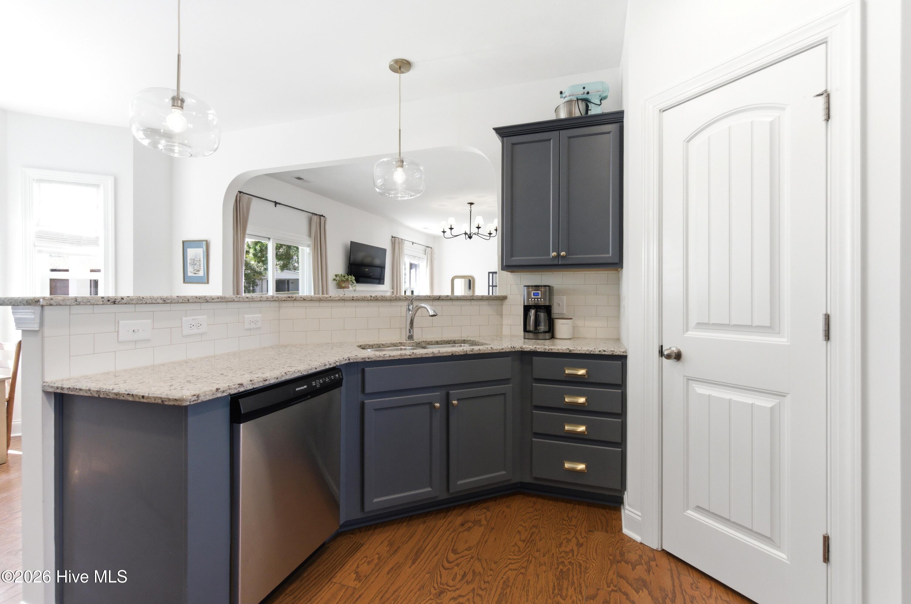 100561157 | Photo 23