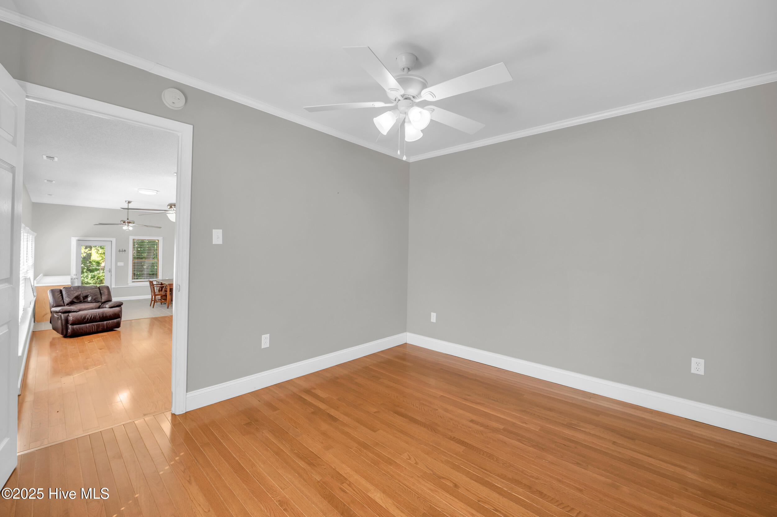 100532115 | Photo 27