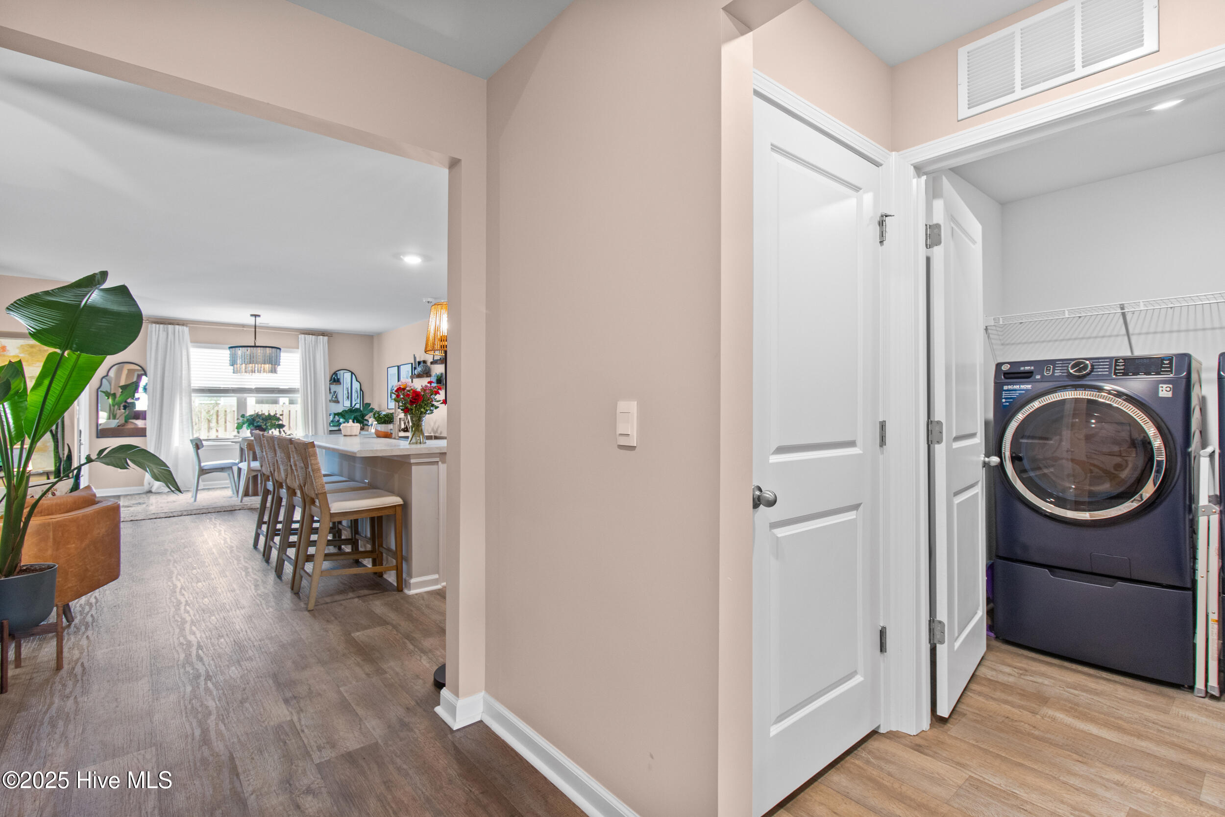 100533883 | Photo 31