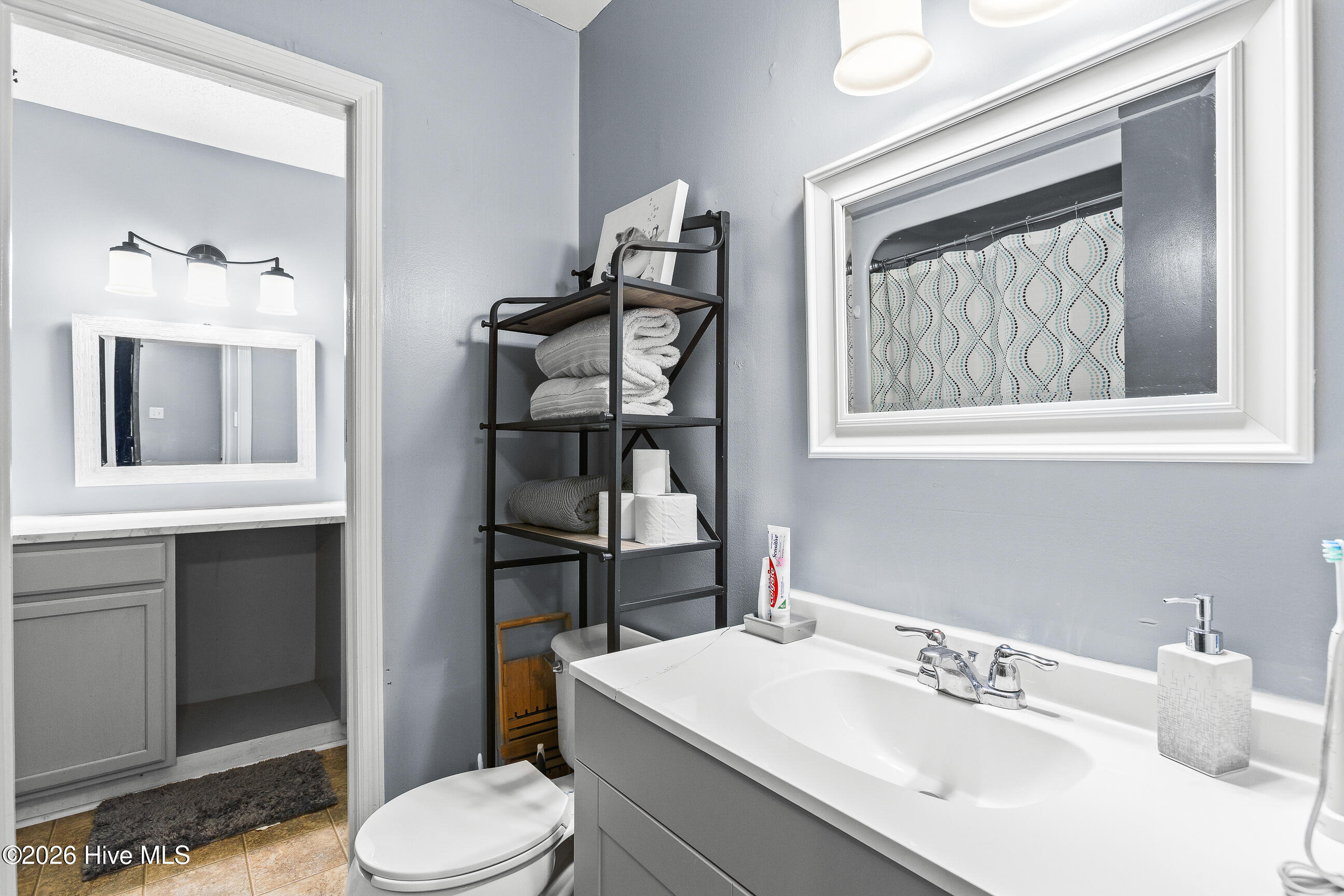 100563342 | Photo 20