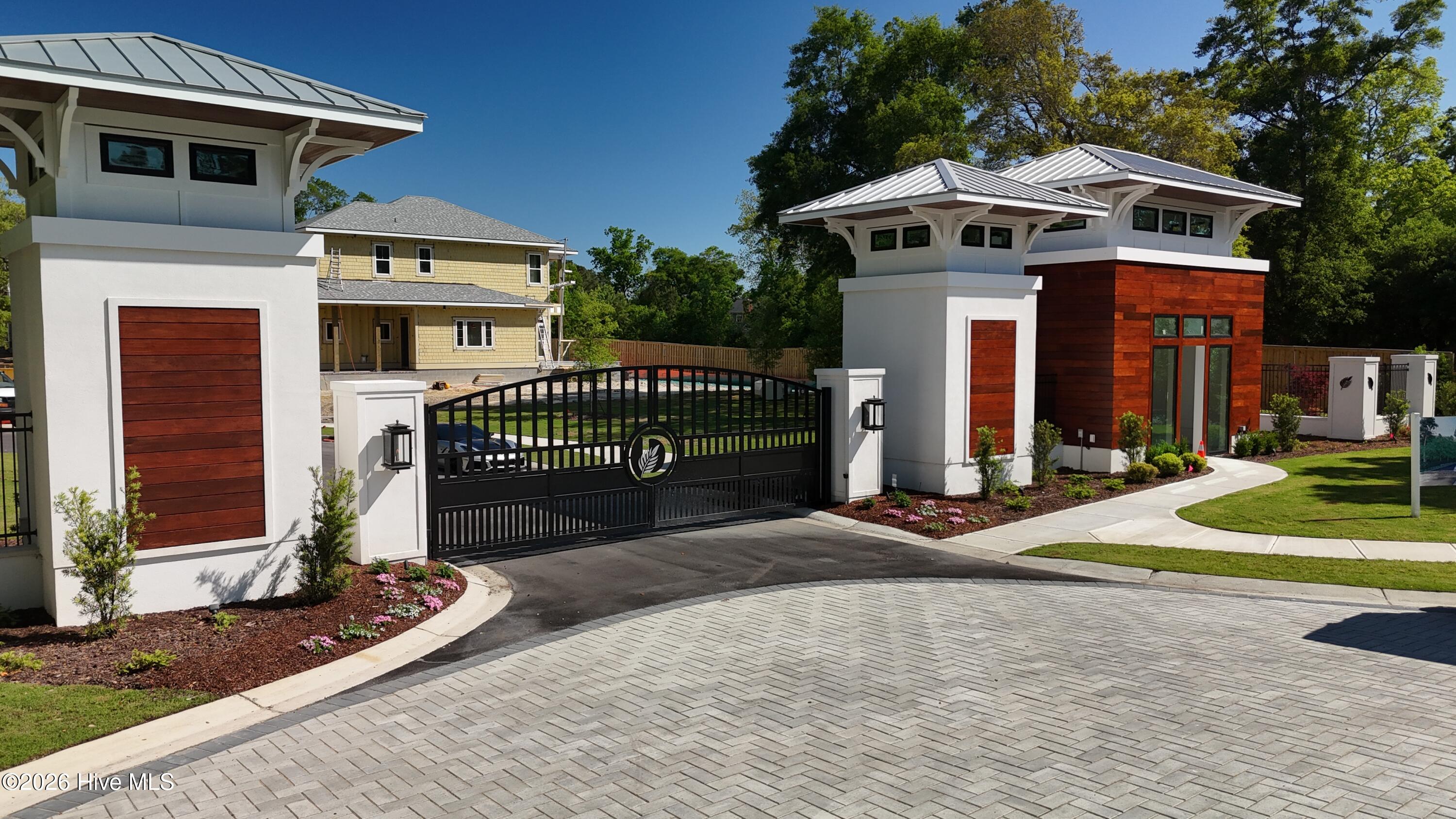 100570039 | Photo 10