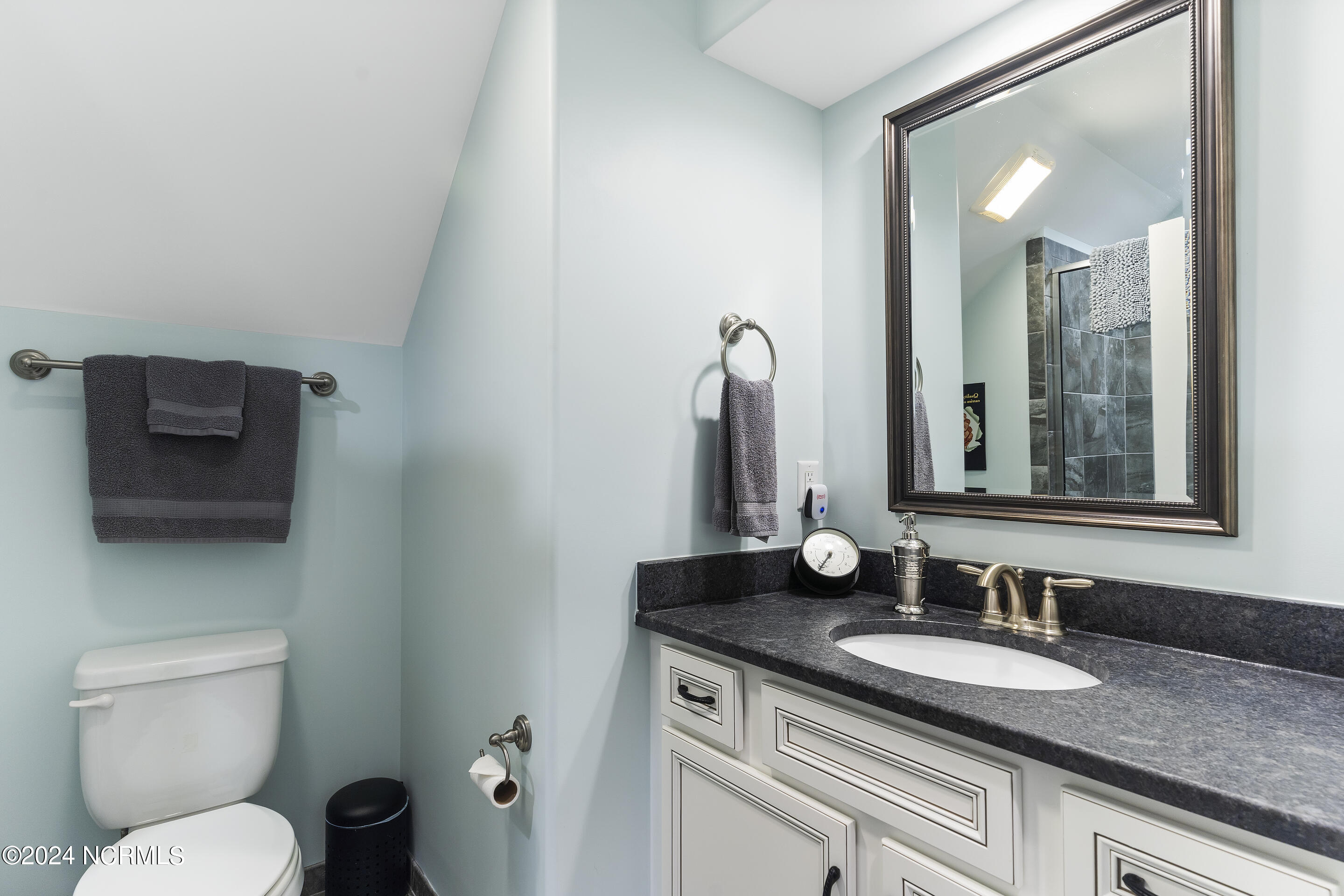 100554009 | Photo 29