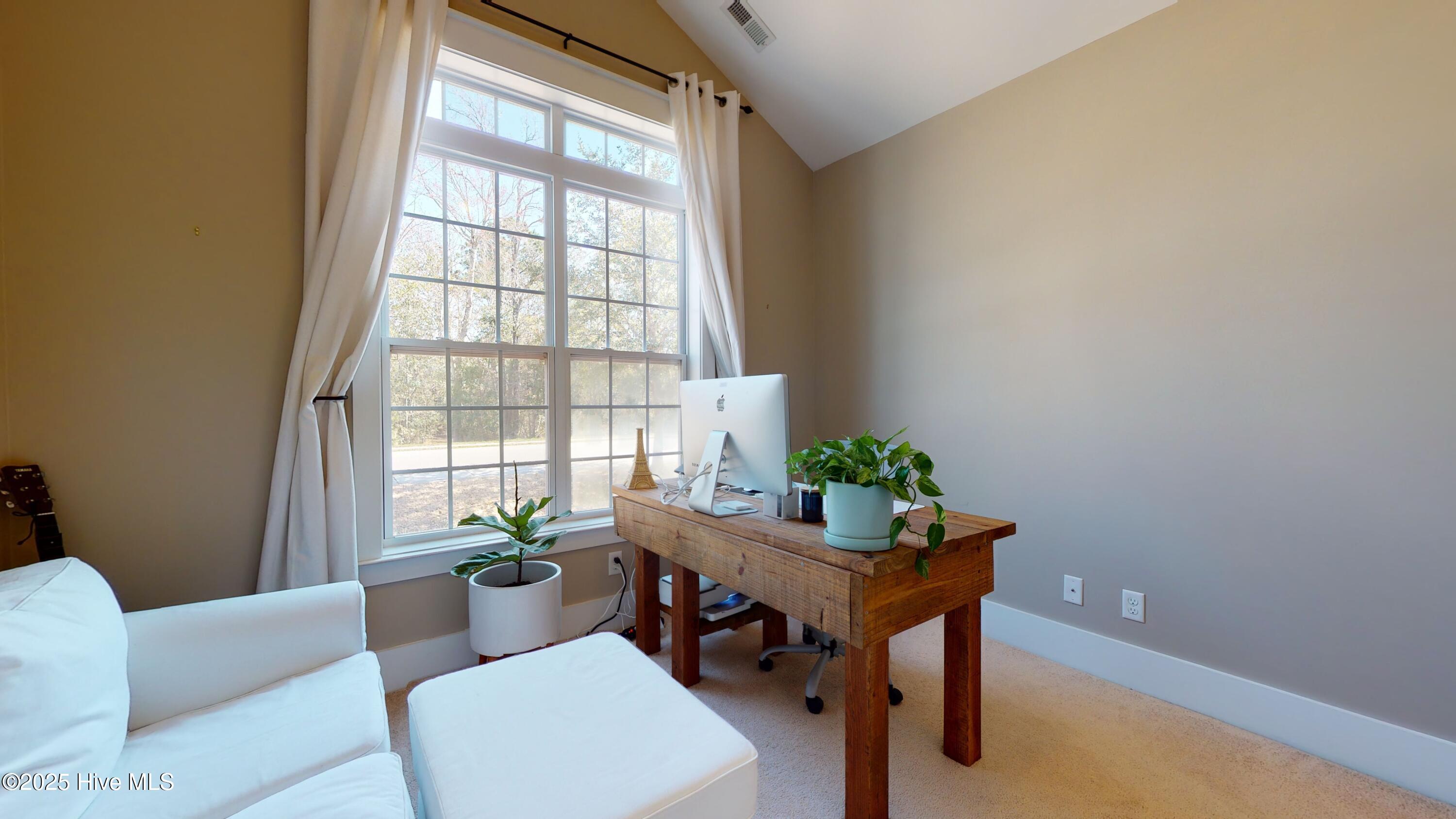 100570166 | Photo 46