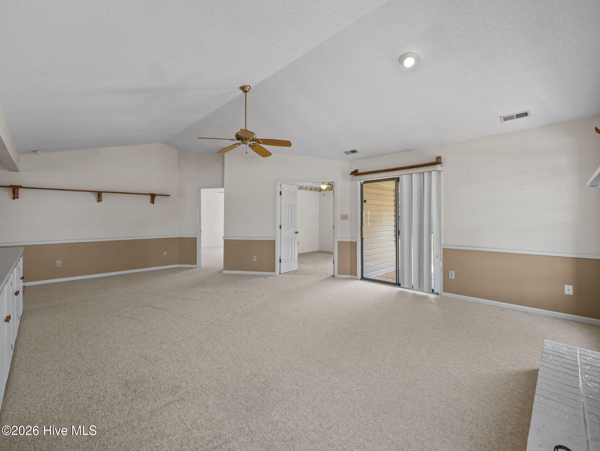 100565742 | Photo 16